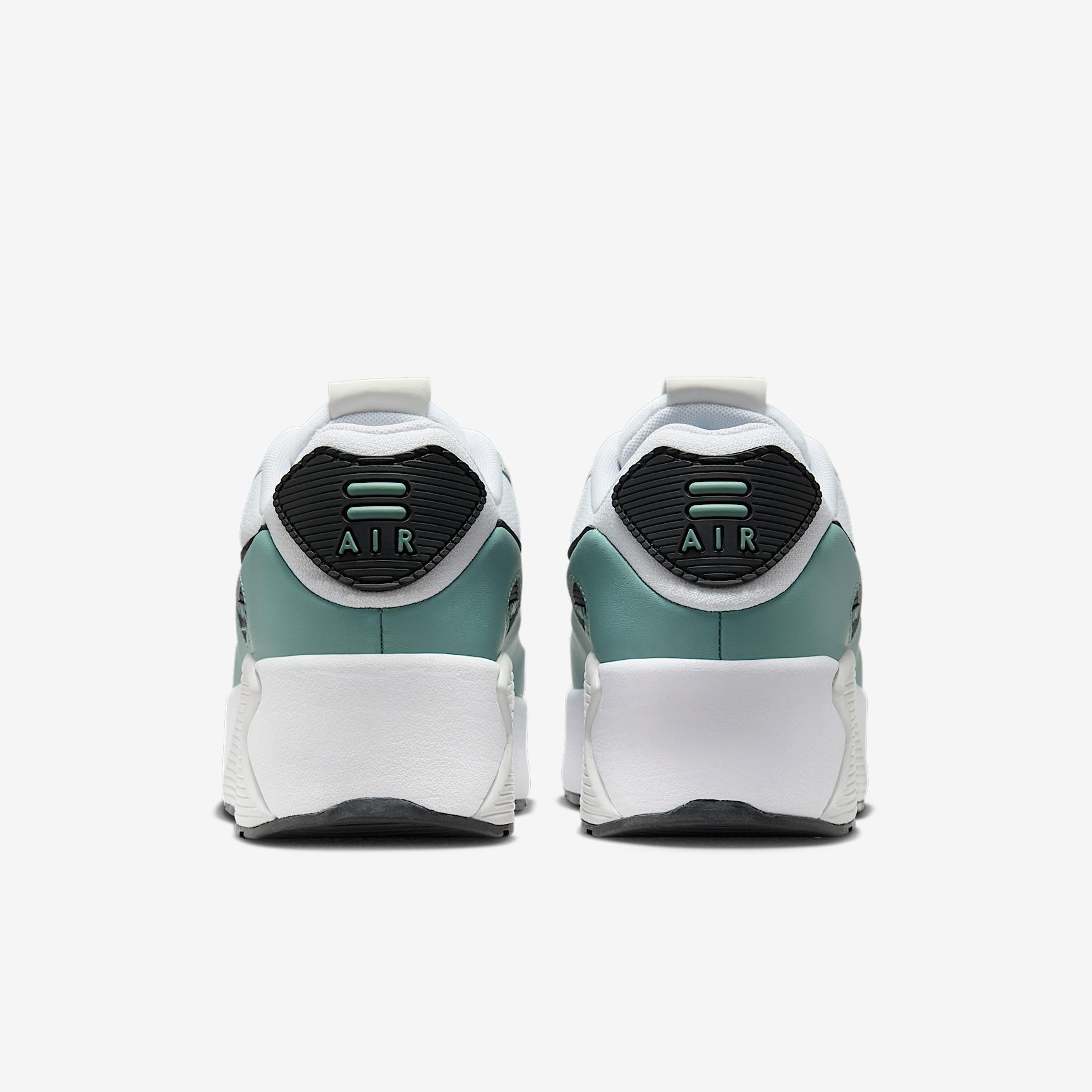 Nike Women's Air Max 90 LV Shoes Product Image