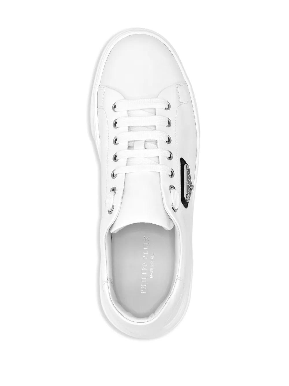 logo-plaque leather sneakers Product Image