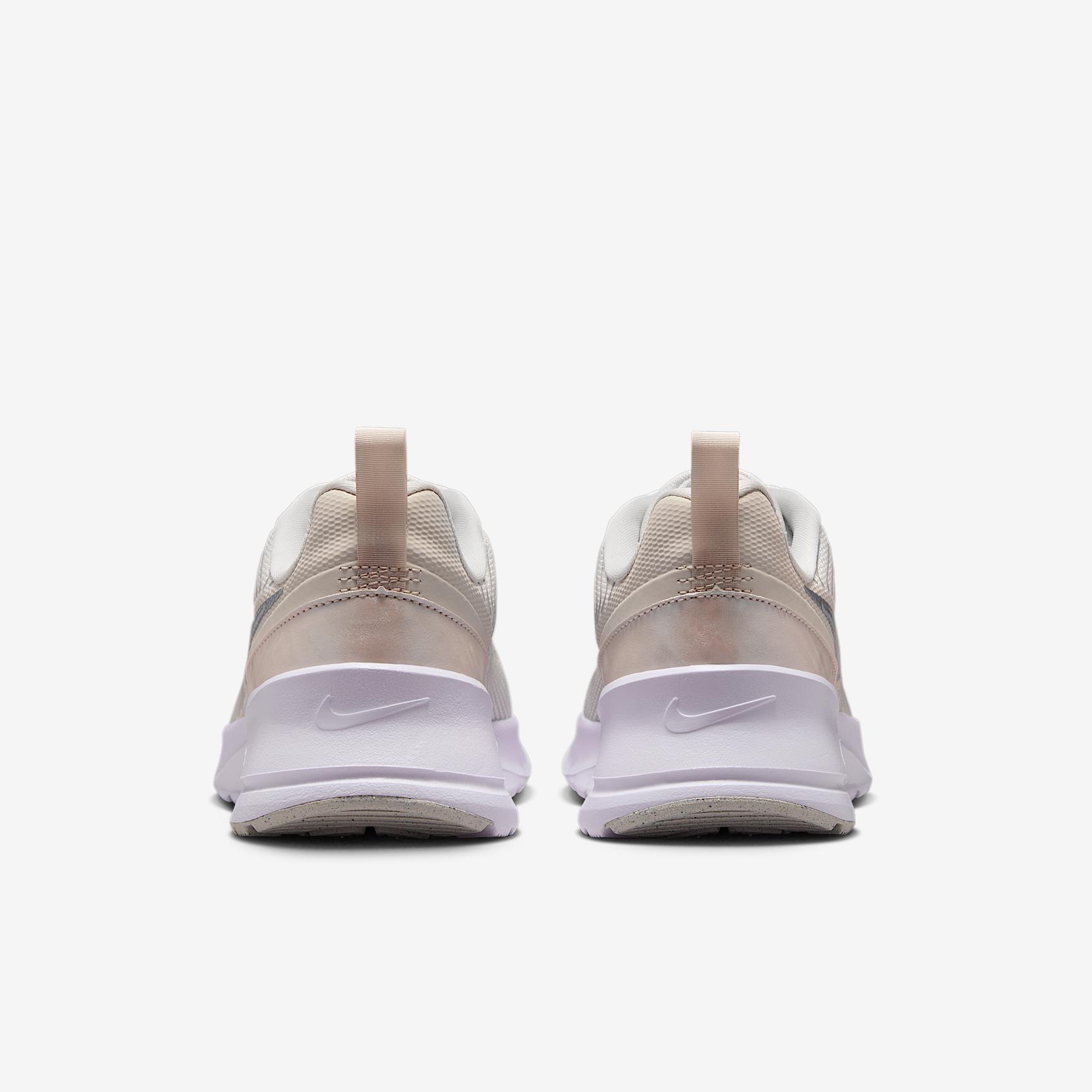 Nike Women's Air Max Nuaxis SE Shoes Product Image