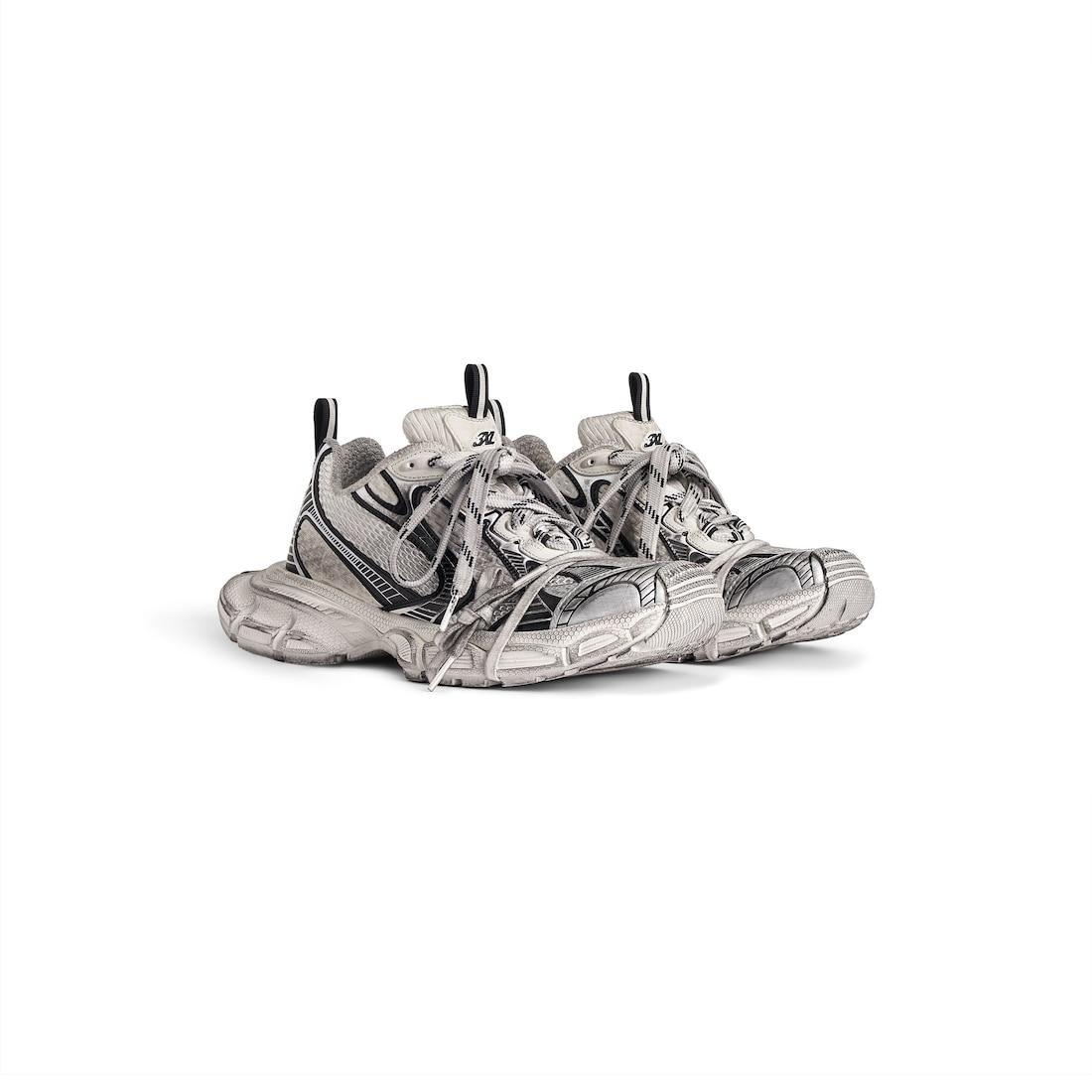 Women's 3xl Sneaker in White/black Product Image