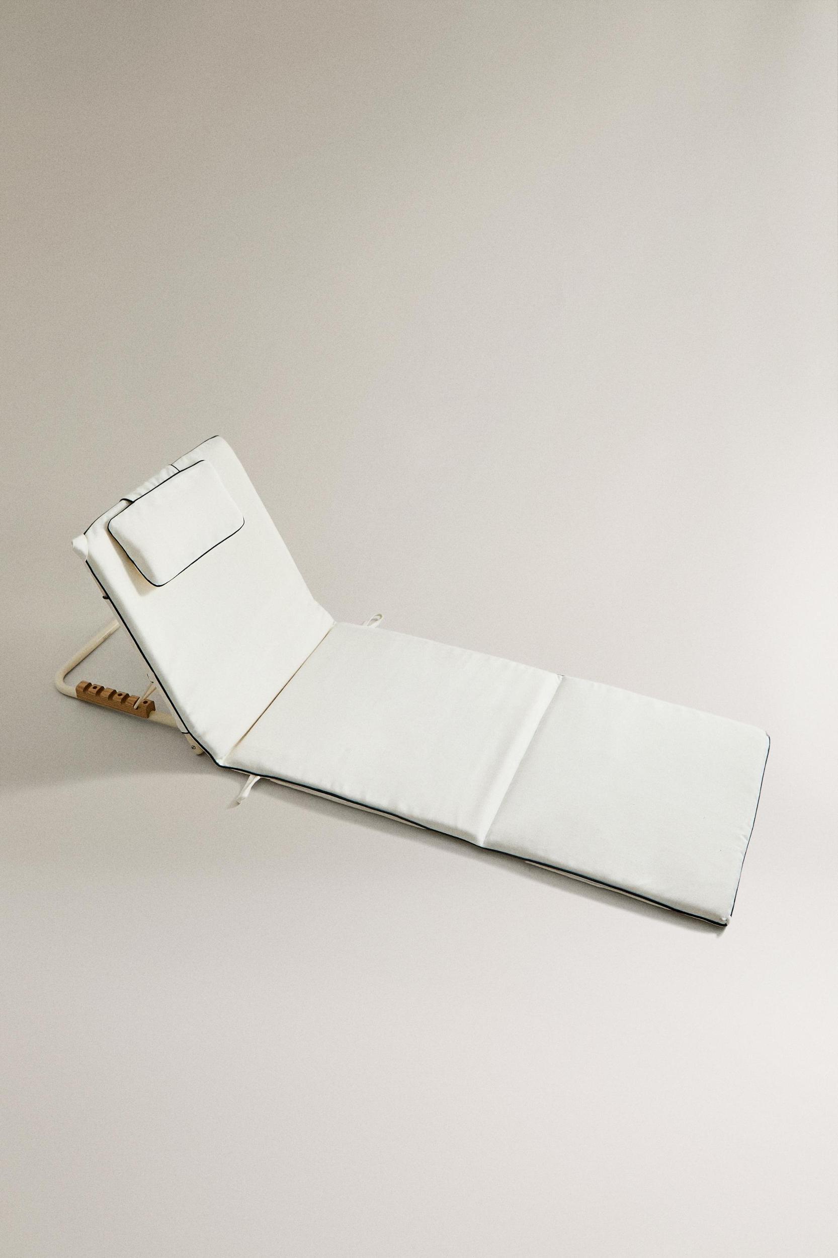 FOLDABLE FLOOR BEACH LOUNGER Product Image