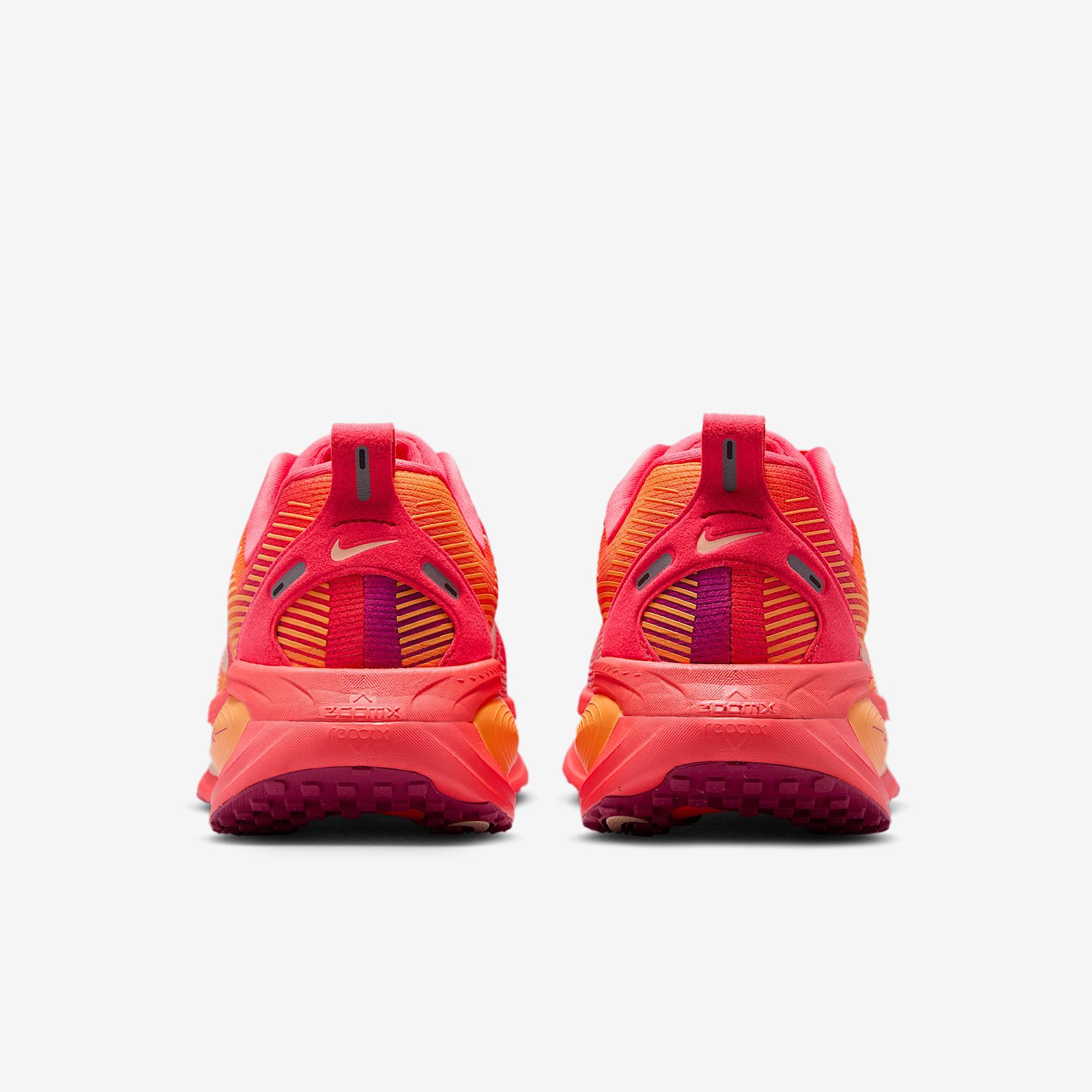 Nike Vomero 18 SE Women's Road Running Shoes Product Image