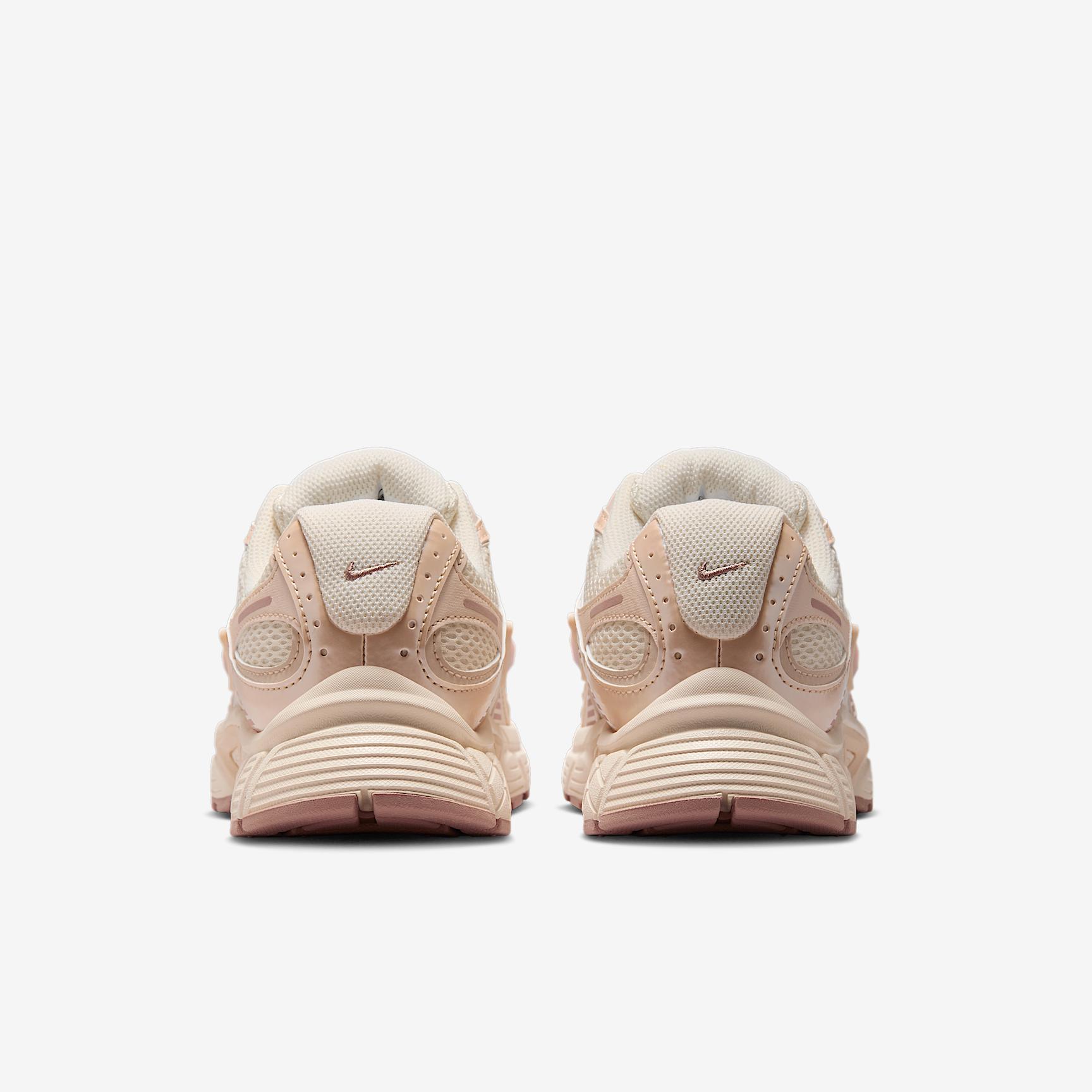 Nike Women's V5 RNR Shoes Product Image