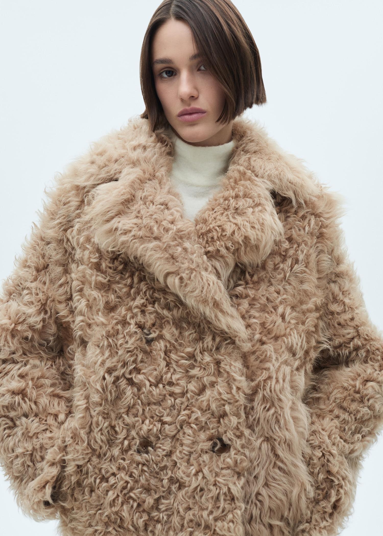 Reversible fur coat - Women | MANGO USA Product Image