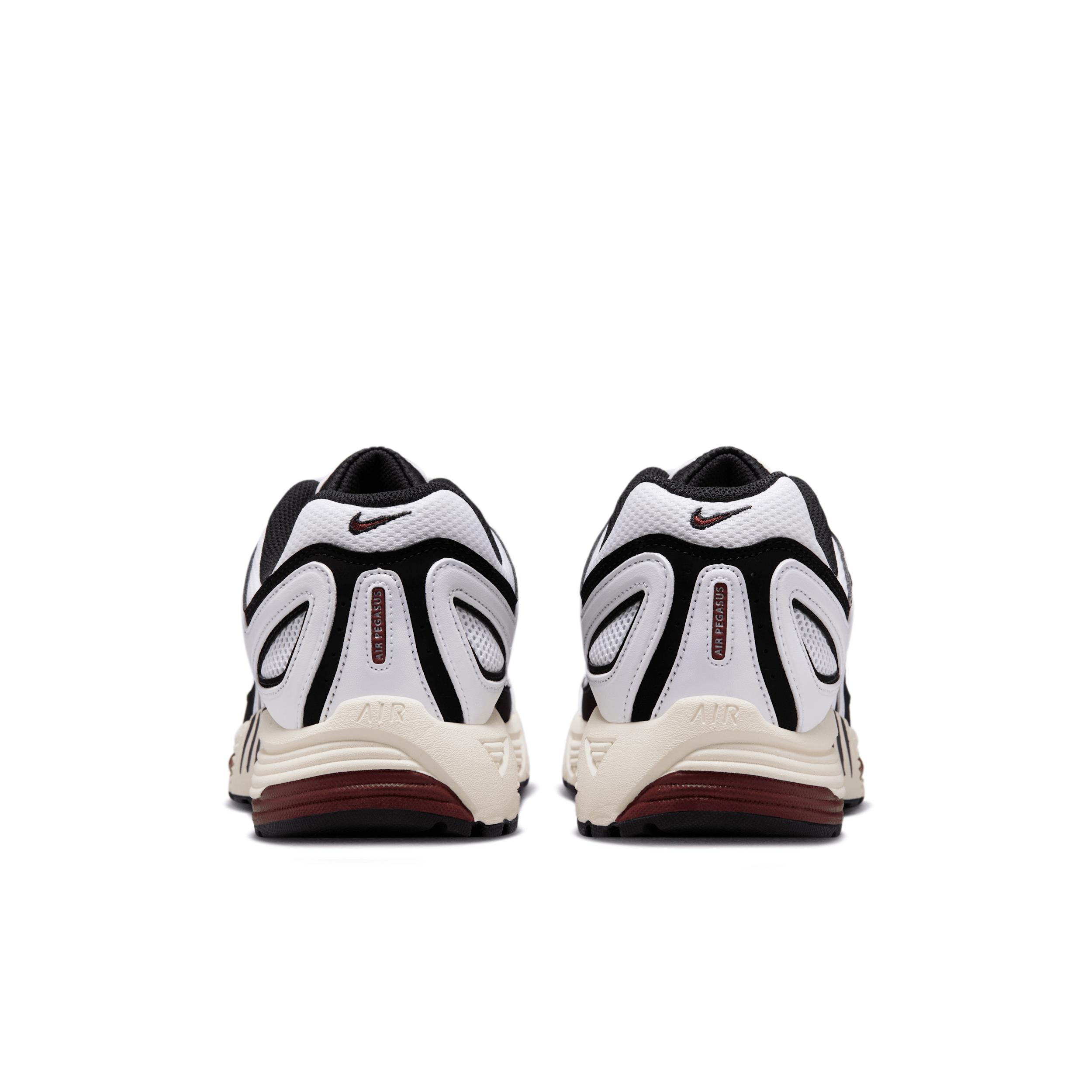 Nike Men's Air Pegasus 2005 Shoes Product Image