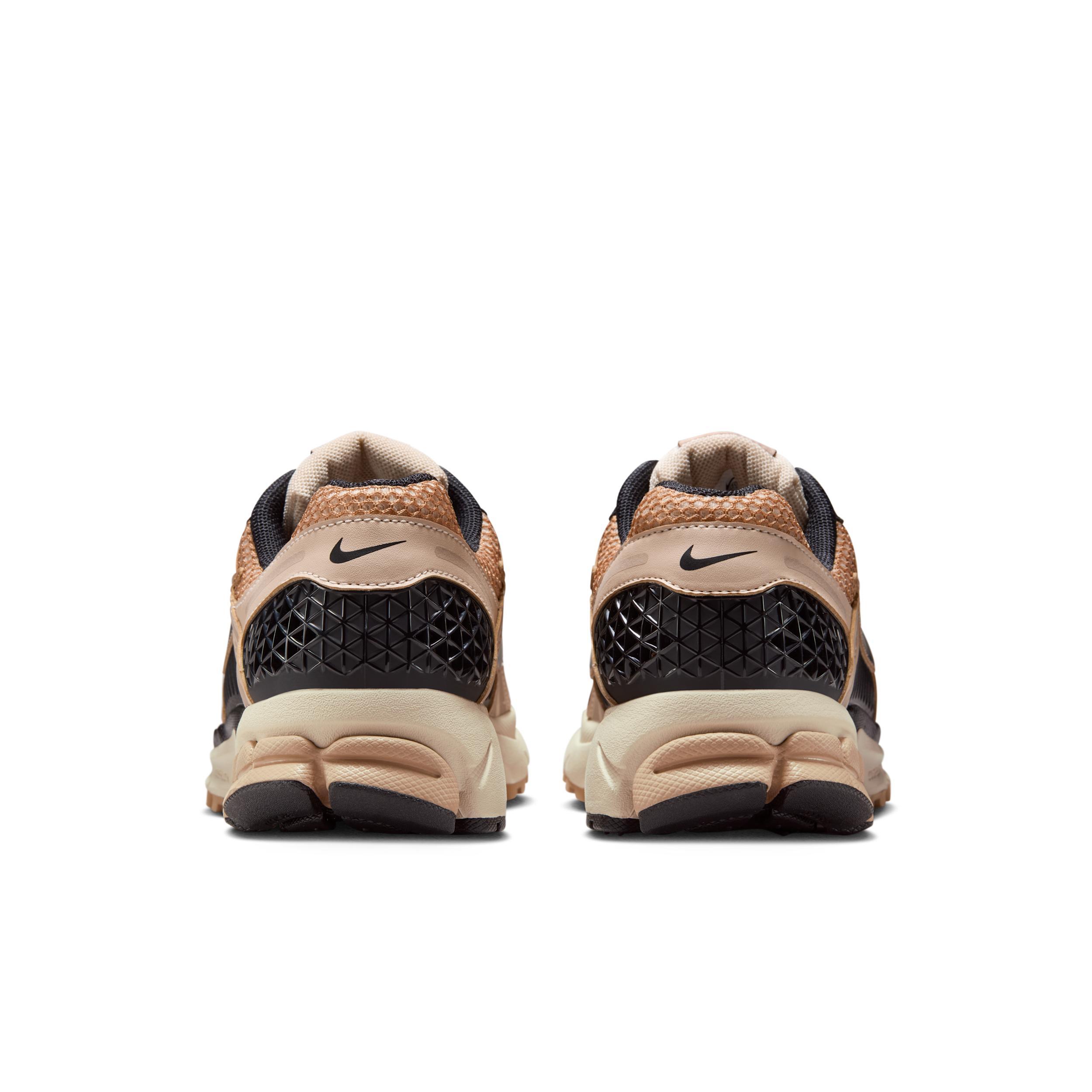 Nike Women's Zoom Vomero Shoes Product Image