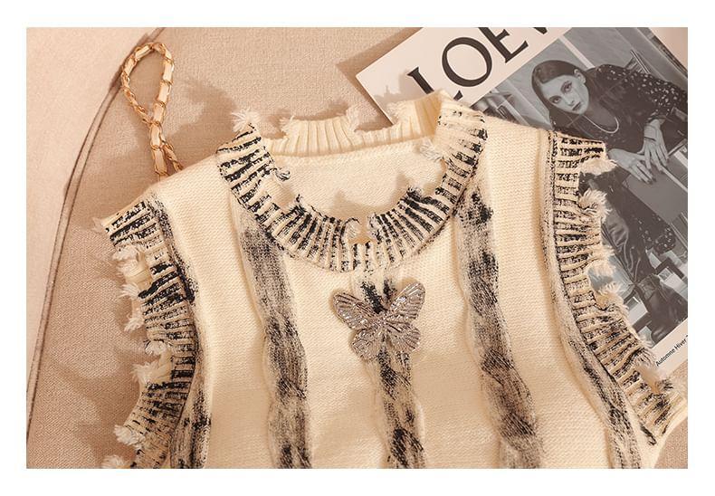 Round Neck Butterfly Detail Distressed Crop Sweater Vest Product Image