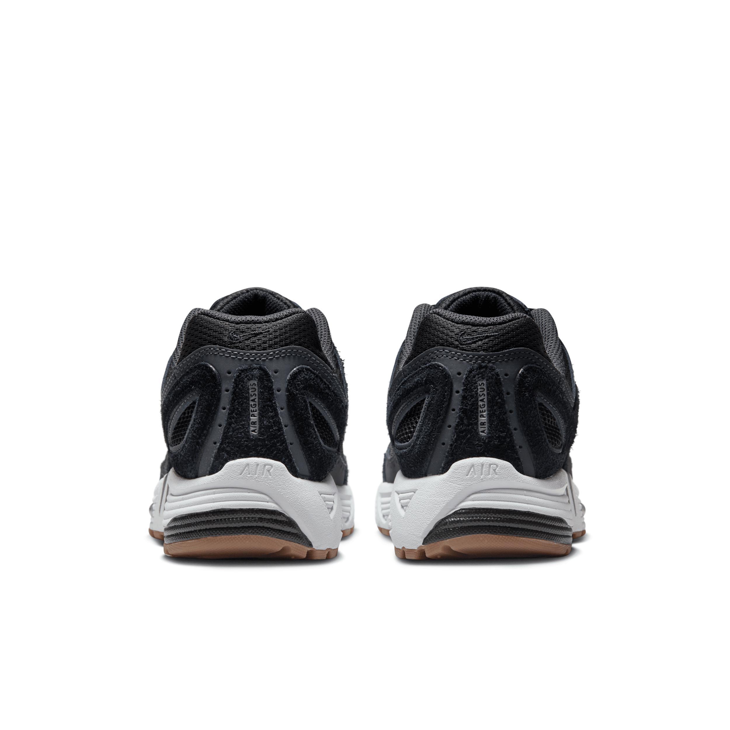 Nike Women's Air Pegasus 2005 Shoes Product Image