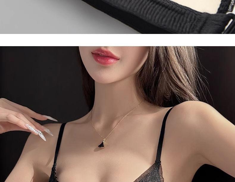 Striped Lace Trim Front-Closure Bra / Plain Bikini Panties / Set Product Image