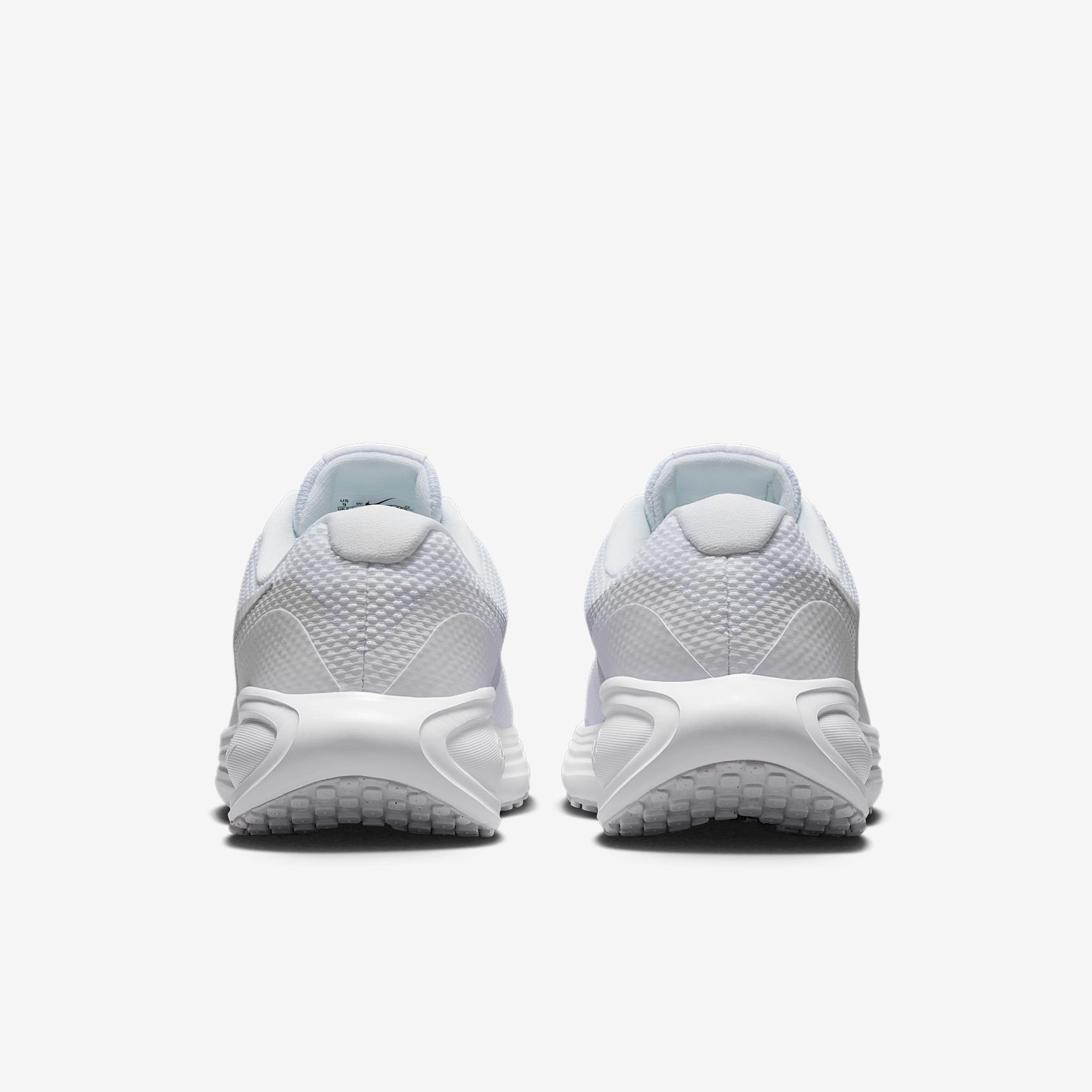 Nike Women's Revolution 8 Road Running Shoes (Extra Wide) Product Image