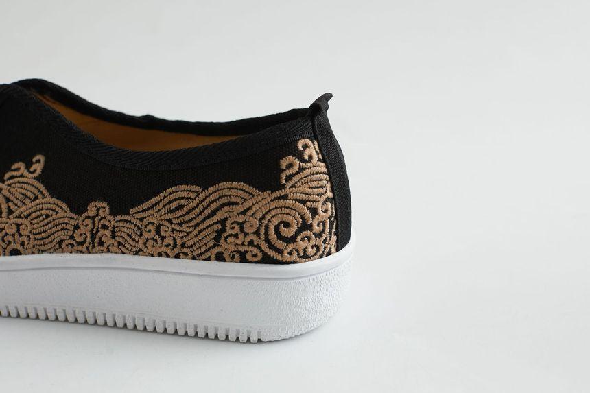 Retro Chinese Style Embroidered Slip-ons Product Image