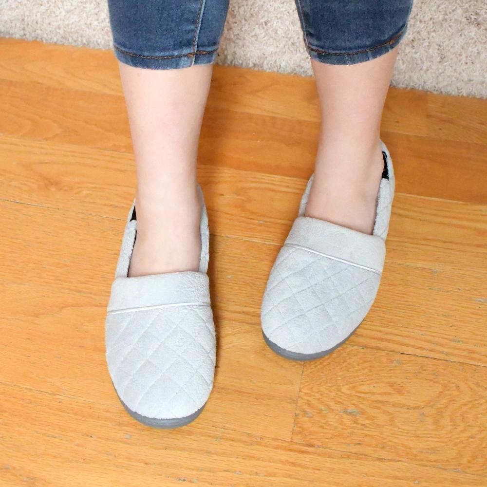 Isotoner Womens Diamond Quilted Microterry Closed-Back Slippers - Black Product Image