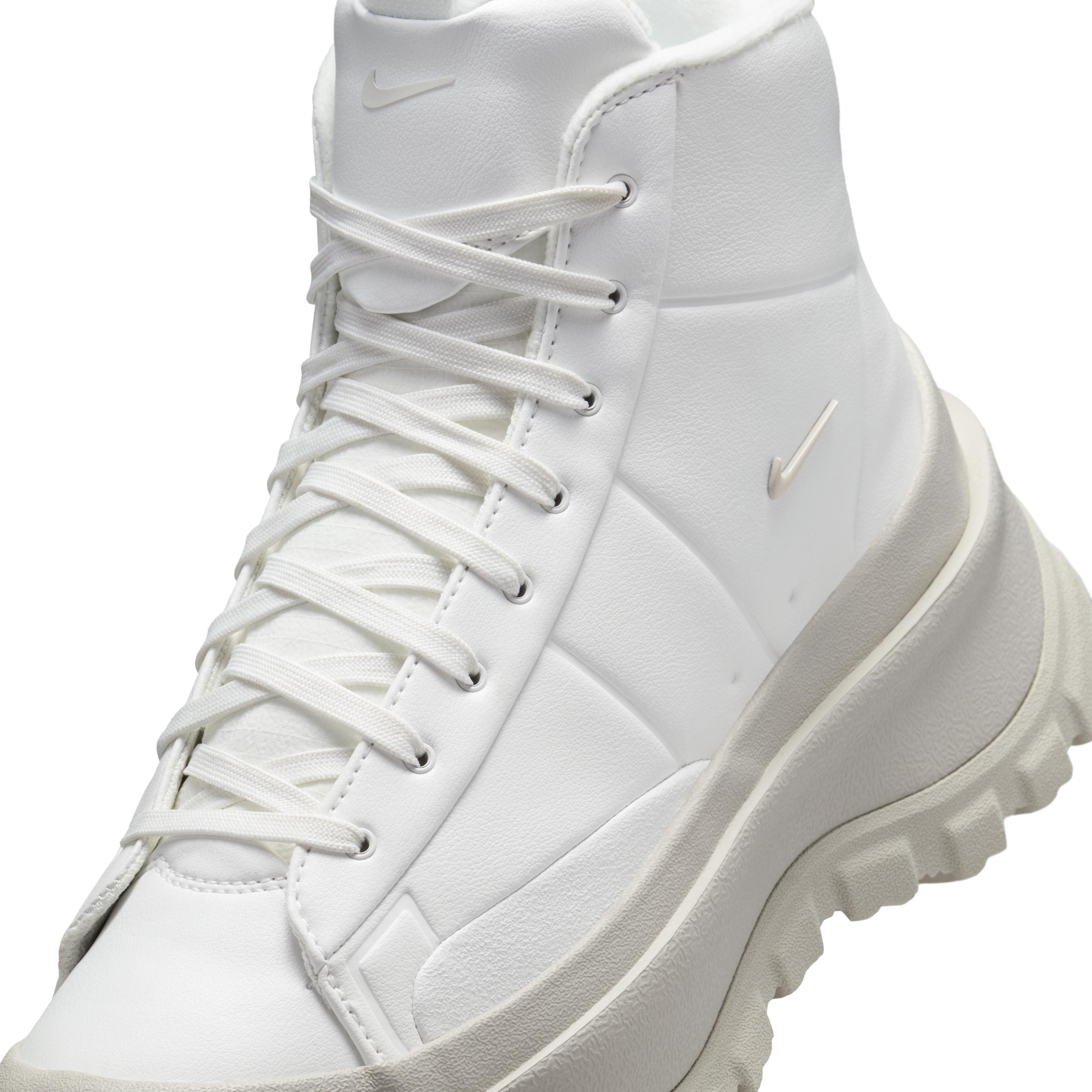 Nike Women's Blazer Roam Mid Winterized Shoes Product Image