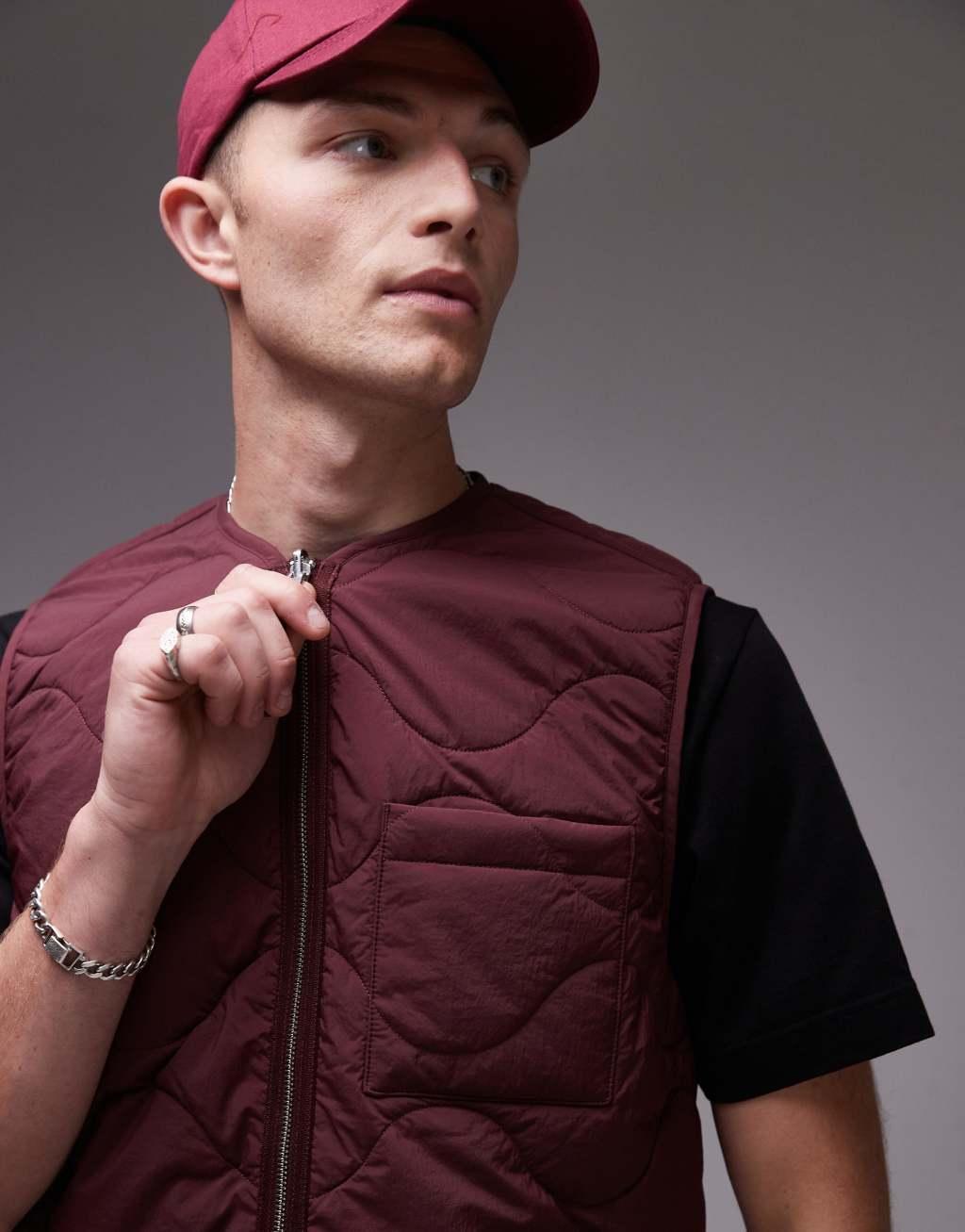 ARKET quilted vest with zip front in burgundy Product Image