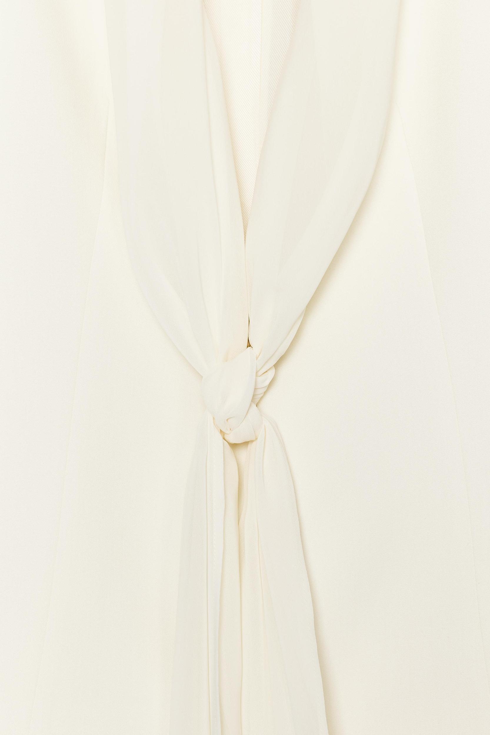 KNOTTED LAPEL BLAZER Product Image