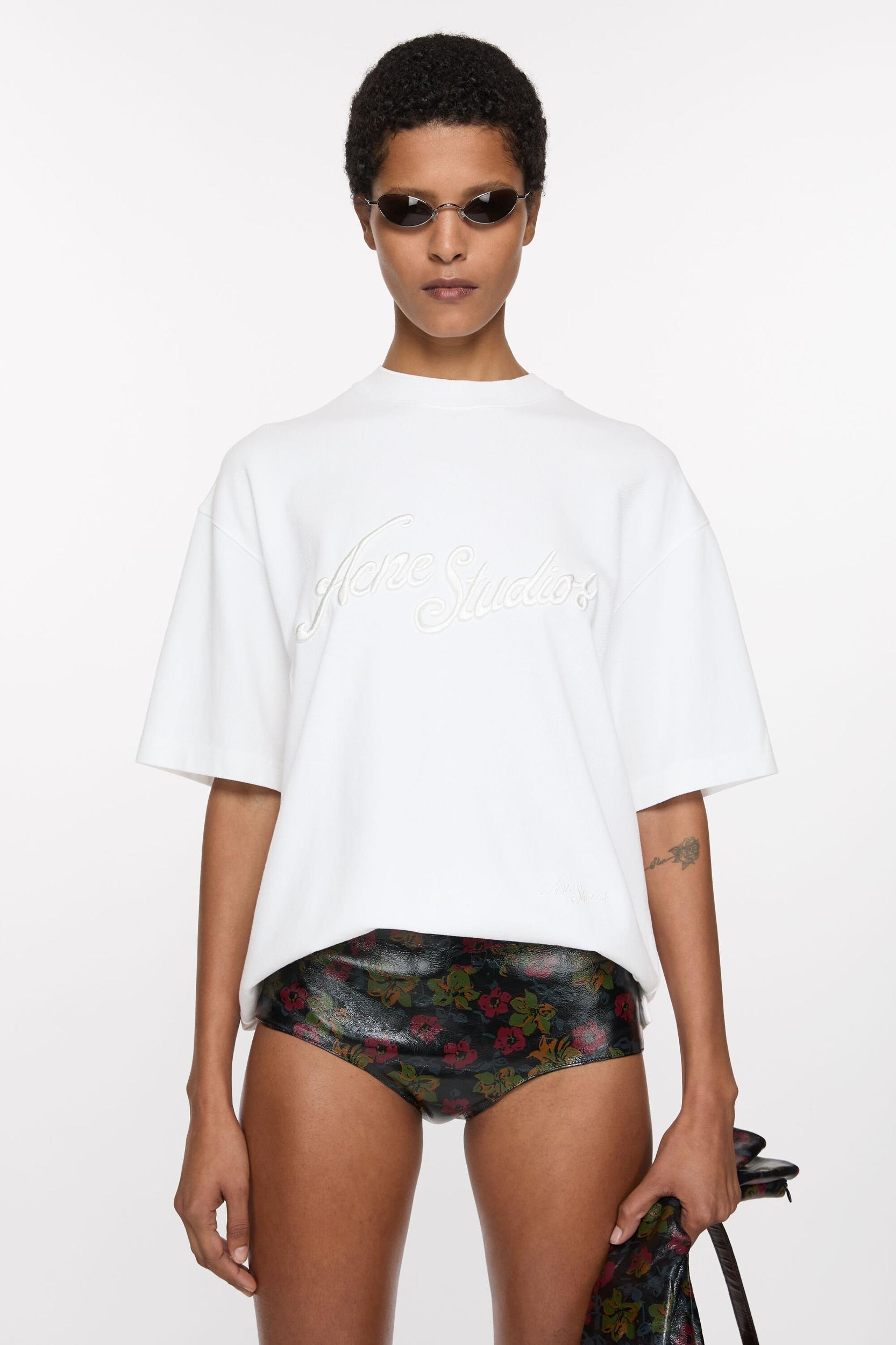 Logo t-shirt - Relaxed fit Product Image