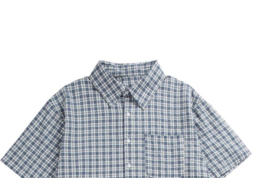 Short-Sleeve Plaid Shirt Product Image
