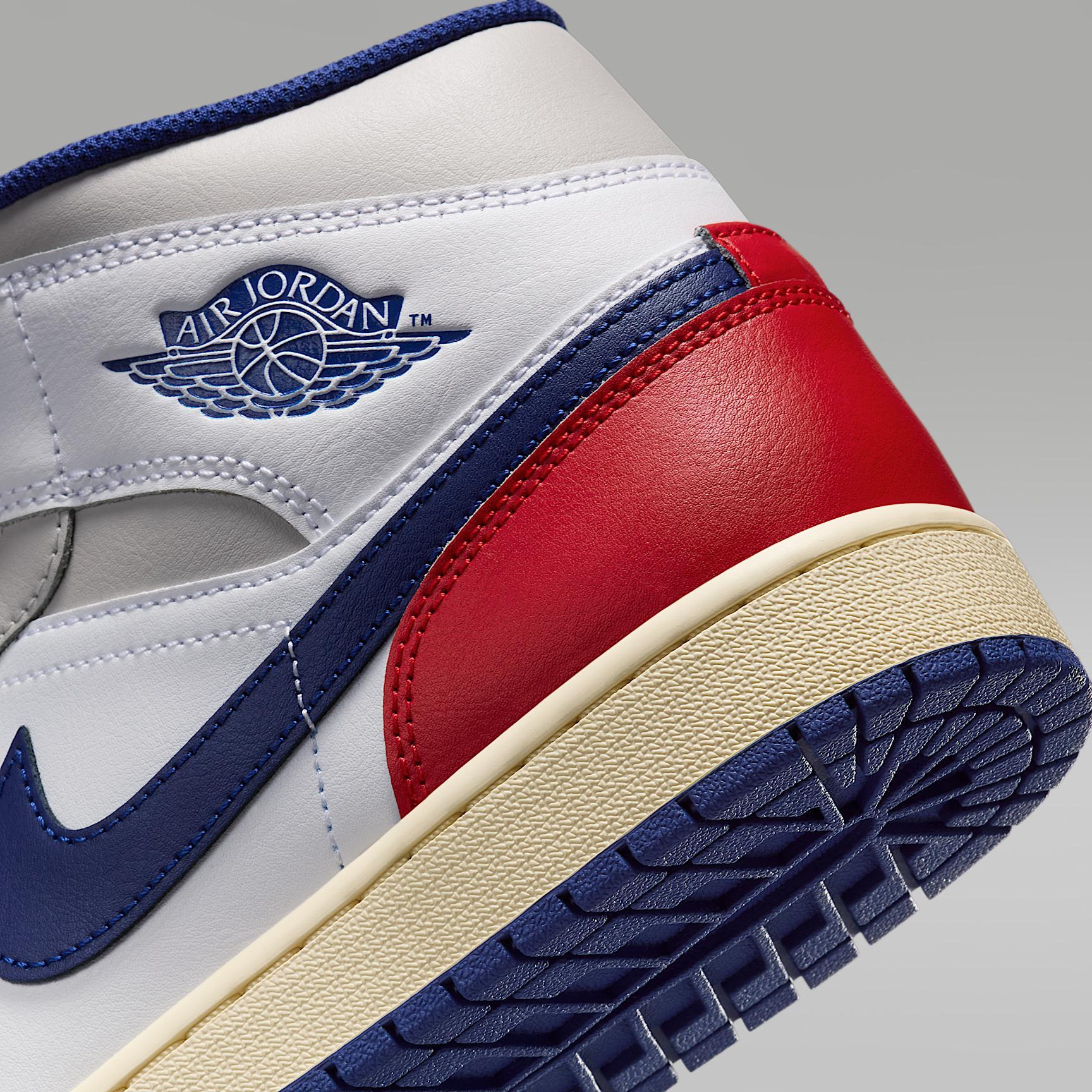 Air Jordan 1 Mid Men's Shoes Product Image