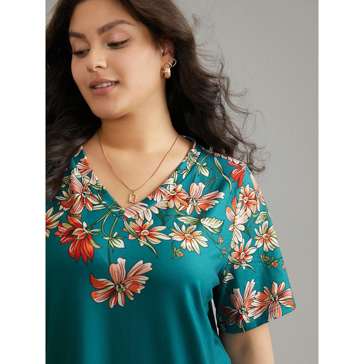Plus Size Contrast Floral Print V Neck T-shirt Aegean Women Elegant Contrast Floral V-neck Dailywear T-shirts BloomChic 14-16/1X Product Image