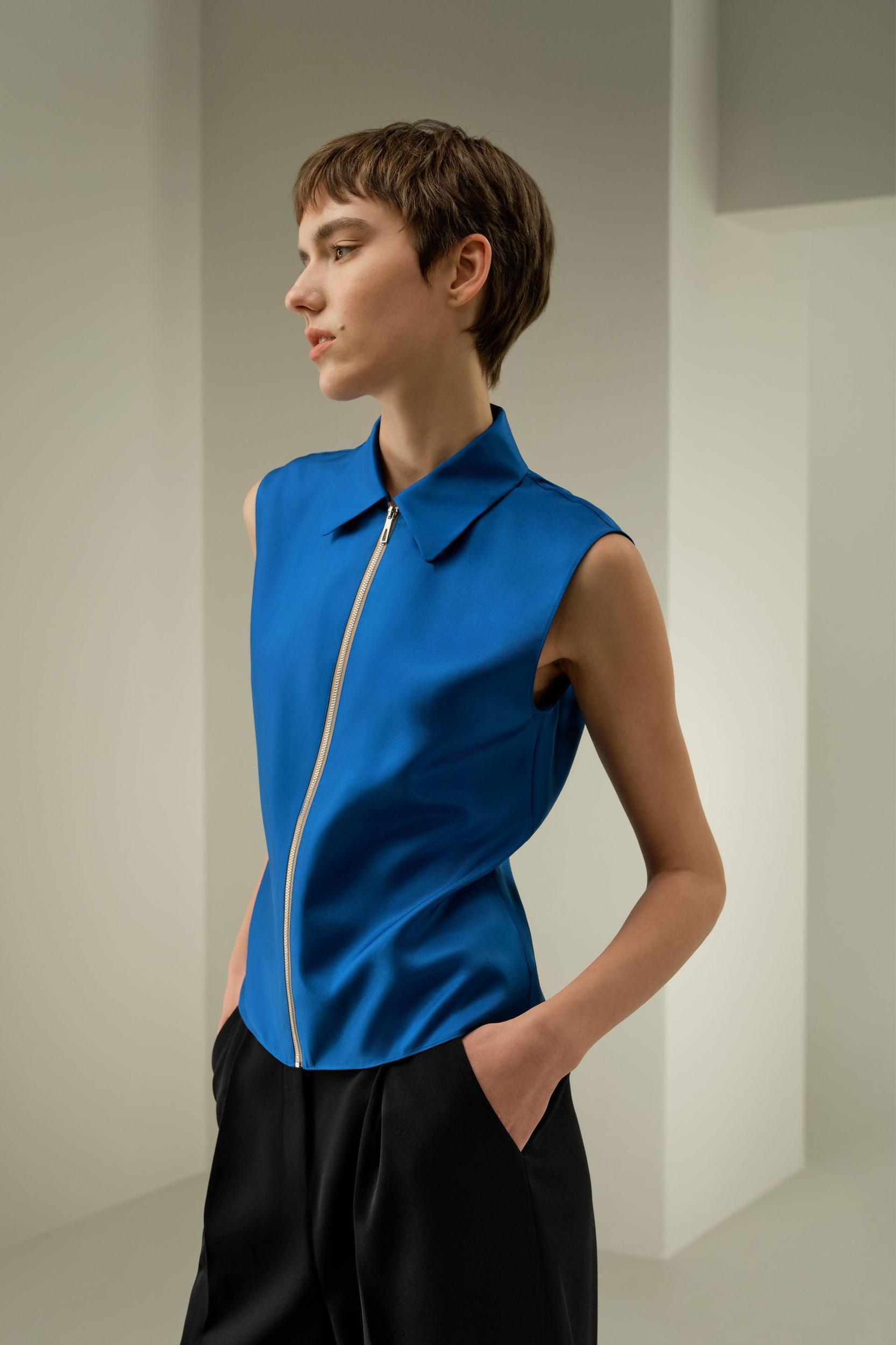 Sleeveless Full Zip Silk Vest Product Image