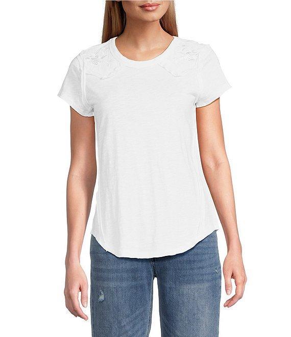 Reba Knit Jersey Embroidered Crew Neck Short Sleeve Shirttail Hem T-Shirt Product Image