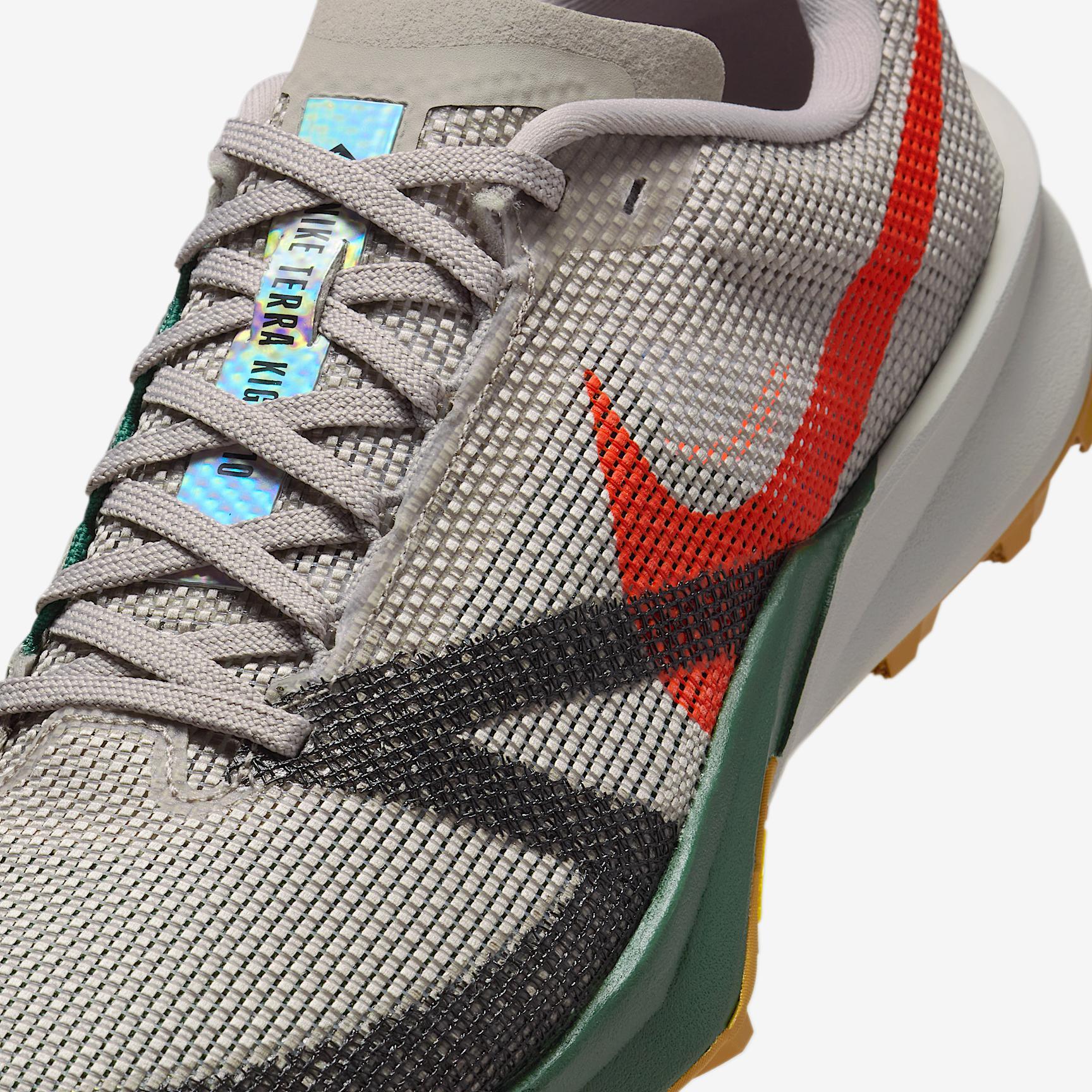Nike Men's Kiger 10 Trail Running Shoes Product Image