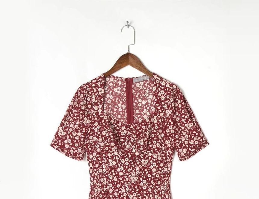 Puff-Sleeve Queen Anne-Neckline Floral Print Midi A-Line Dress Product Image