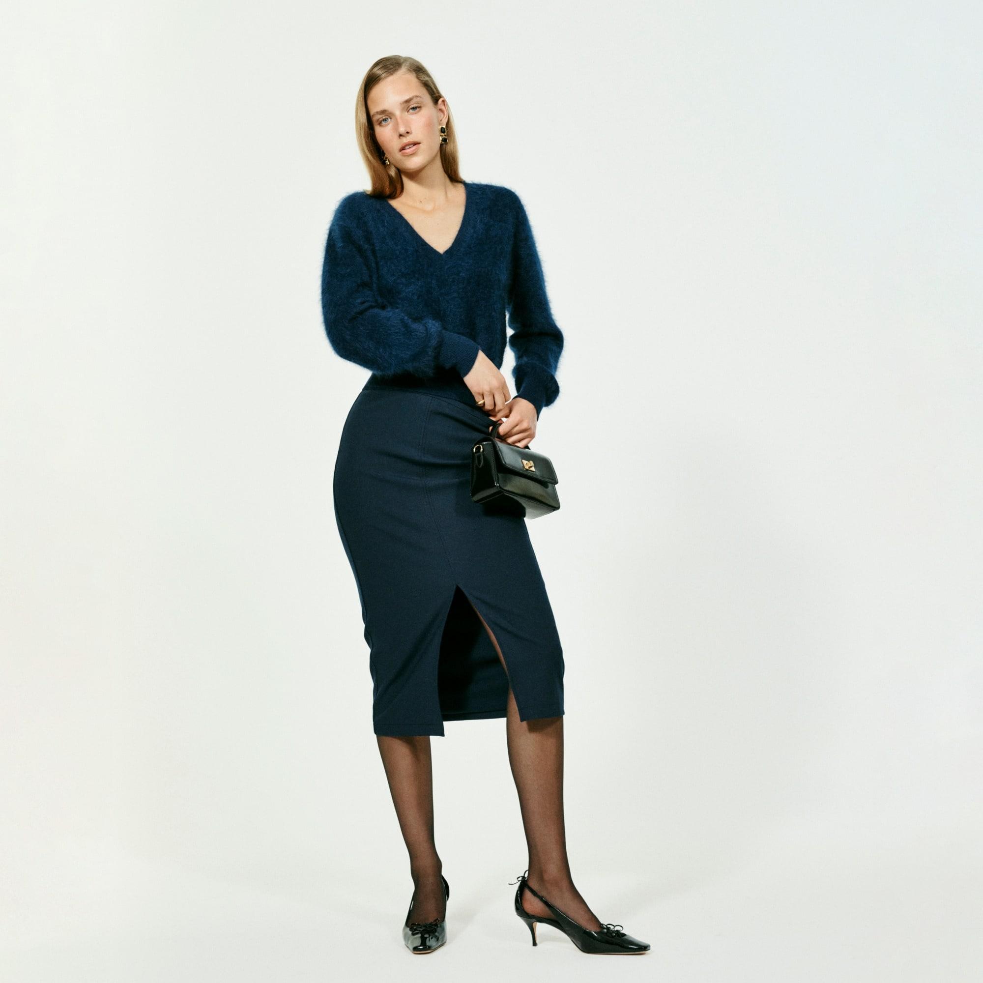 Brushed cashmere cropped V-neck sweater Product Image
