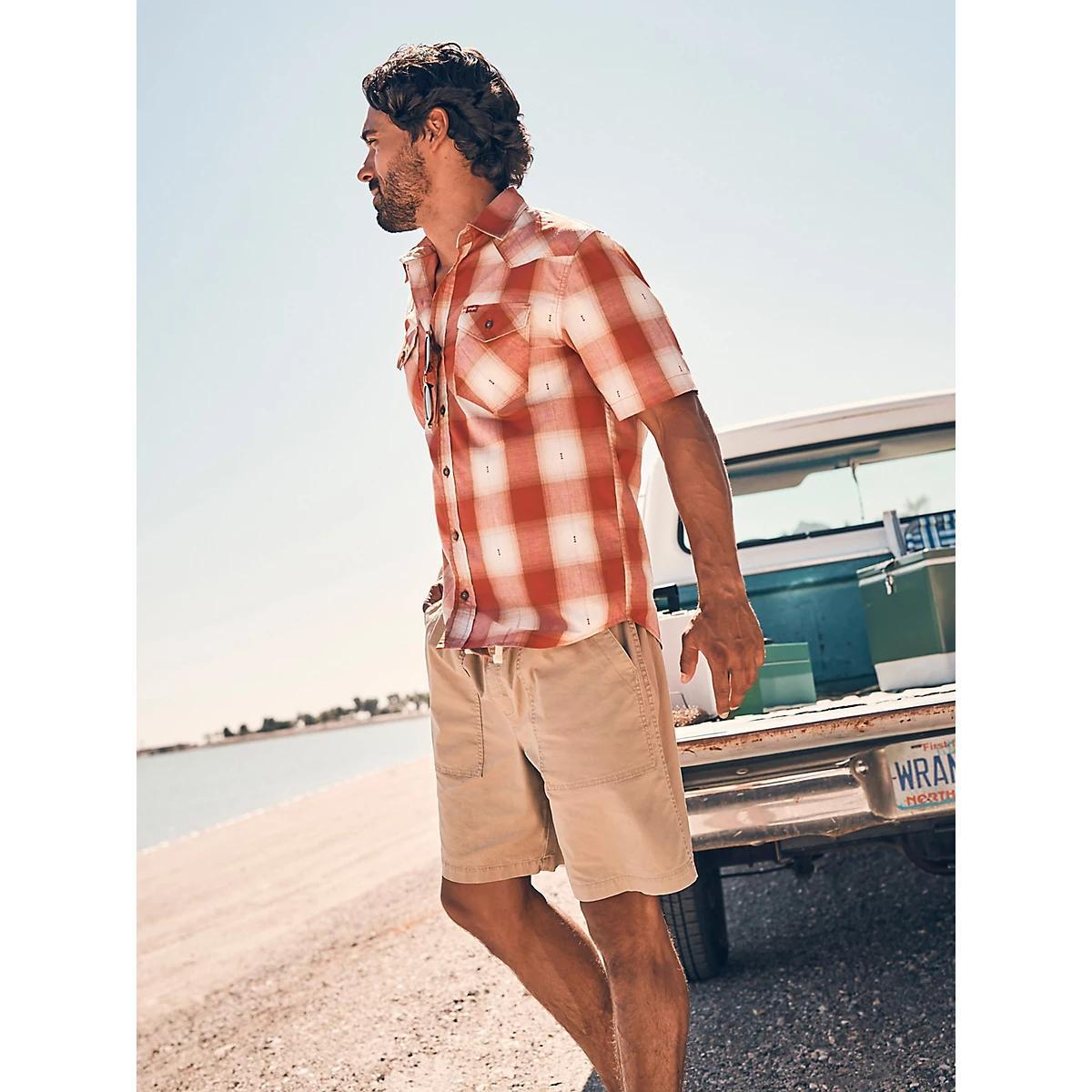 Men's Utility Pull On Short in Ombre Product Image