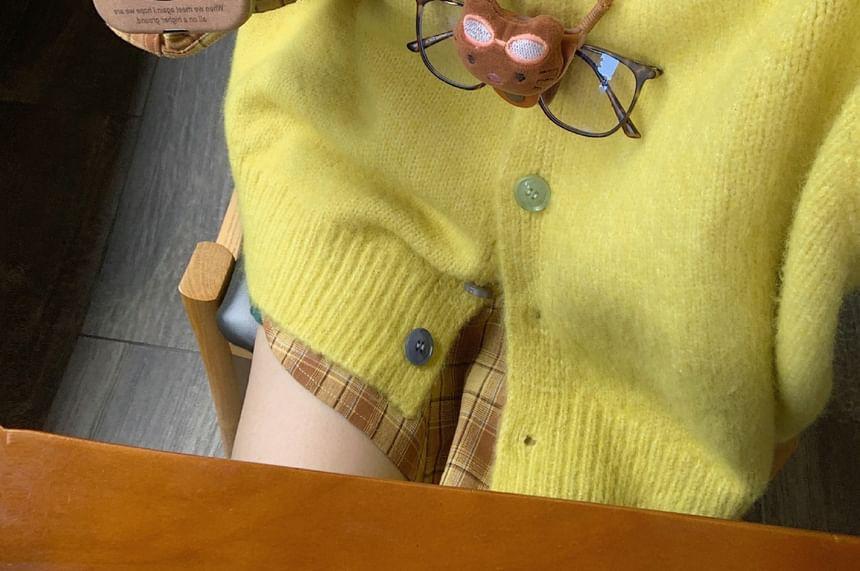 Long-Sleeve Plaid Shirt / Crew Neck Plain Button Sweater Vest Product Image