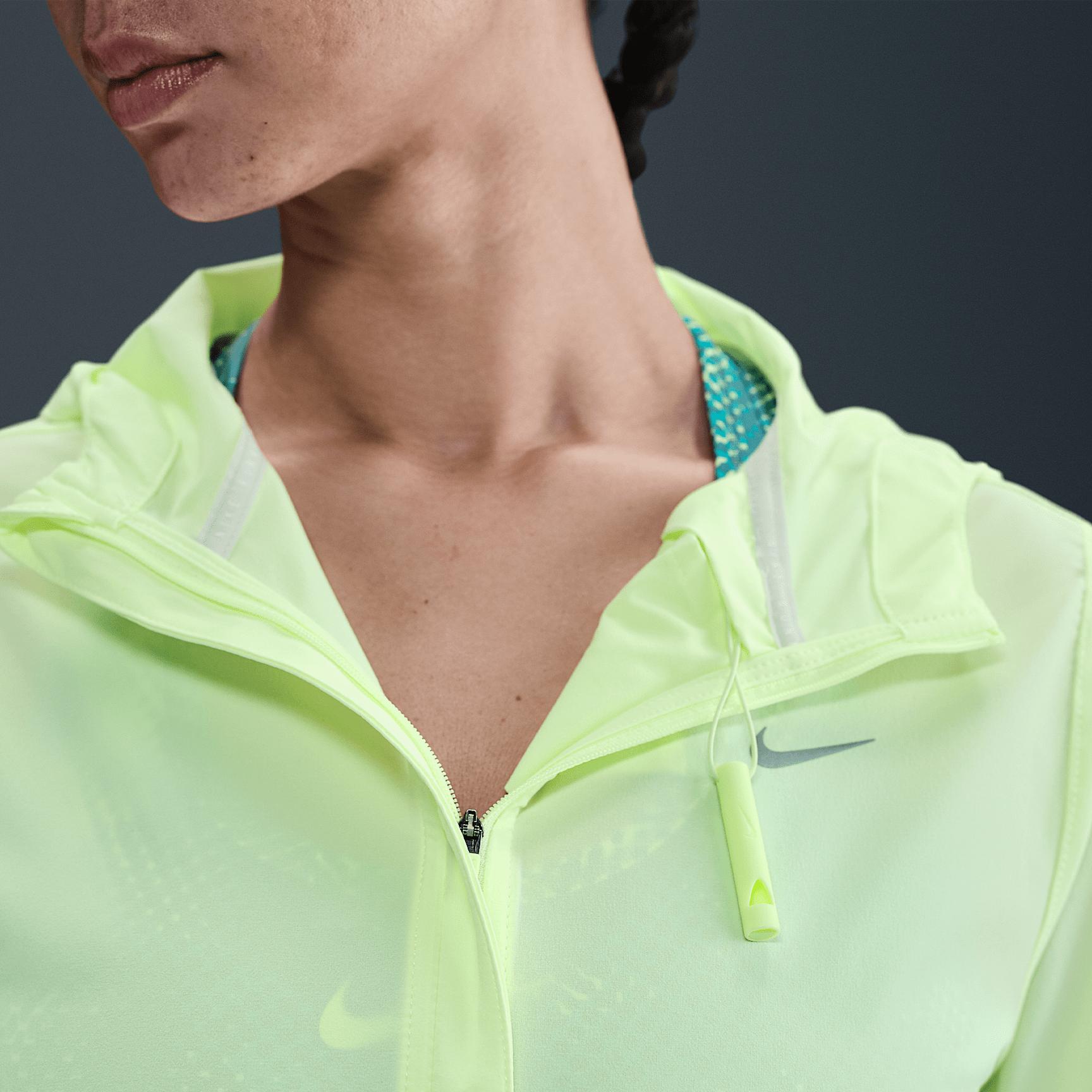 Nike Swift Women's Repel Packable Running Jacket Product Image