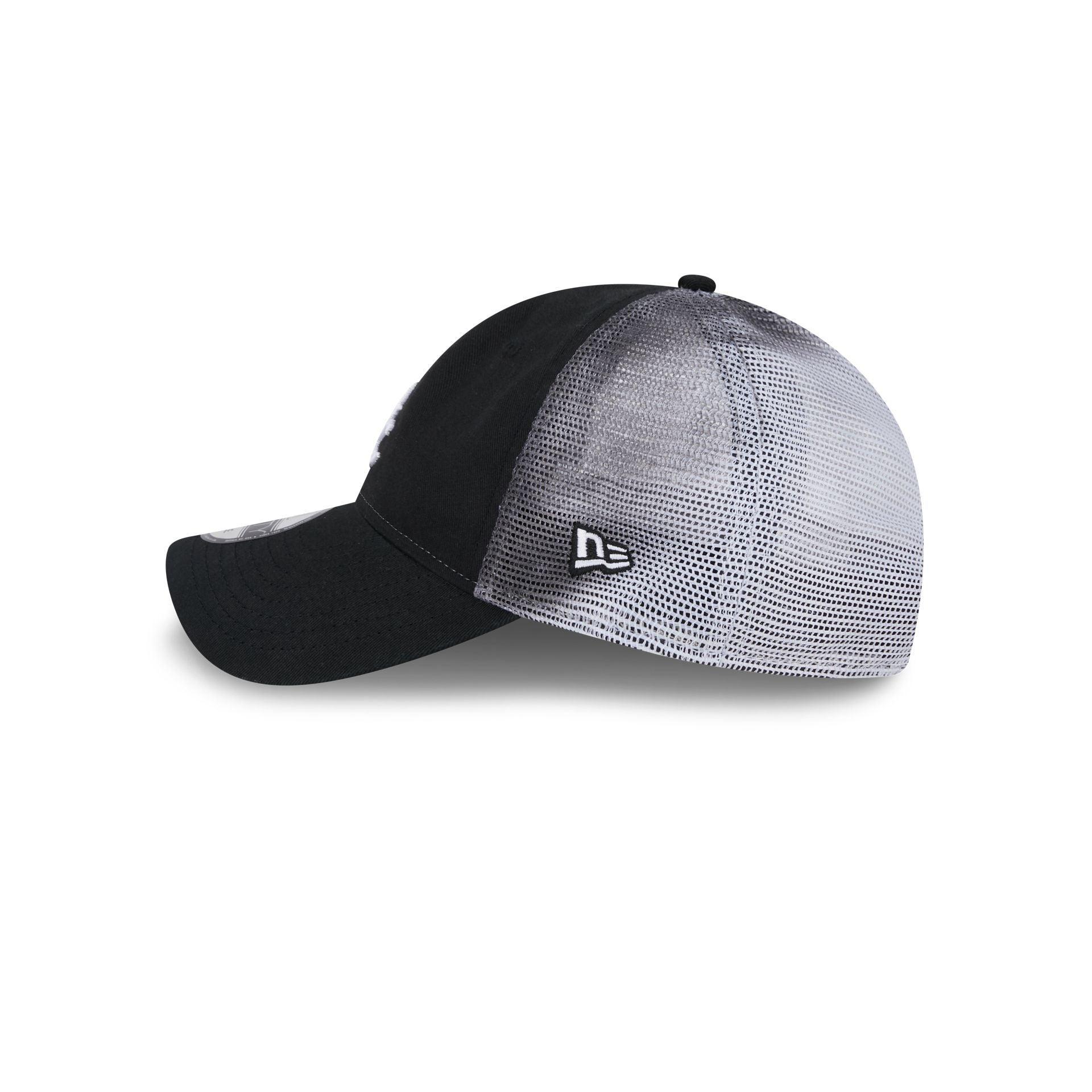 Chicago White Sox Slick 9TWENTY Trucker Hat Male Product Image
