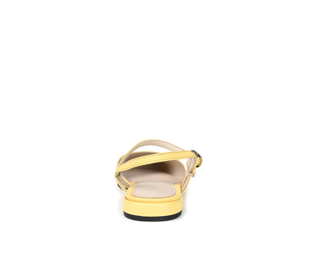 Women's Journee Signature Amannda Flats Product Image