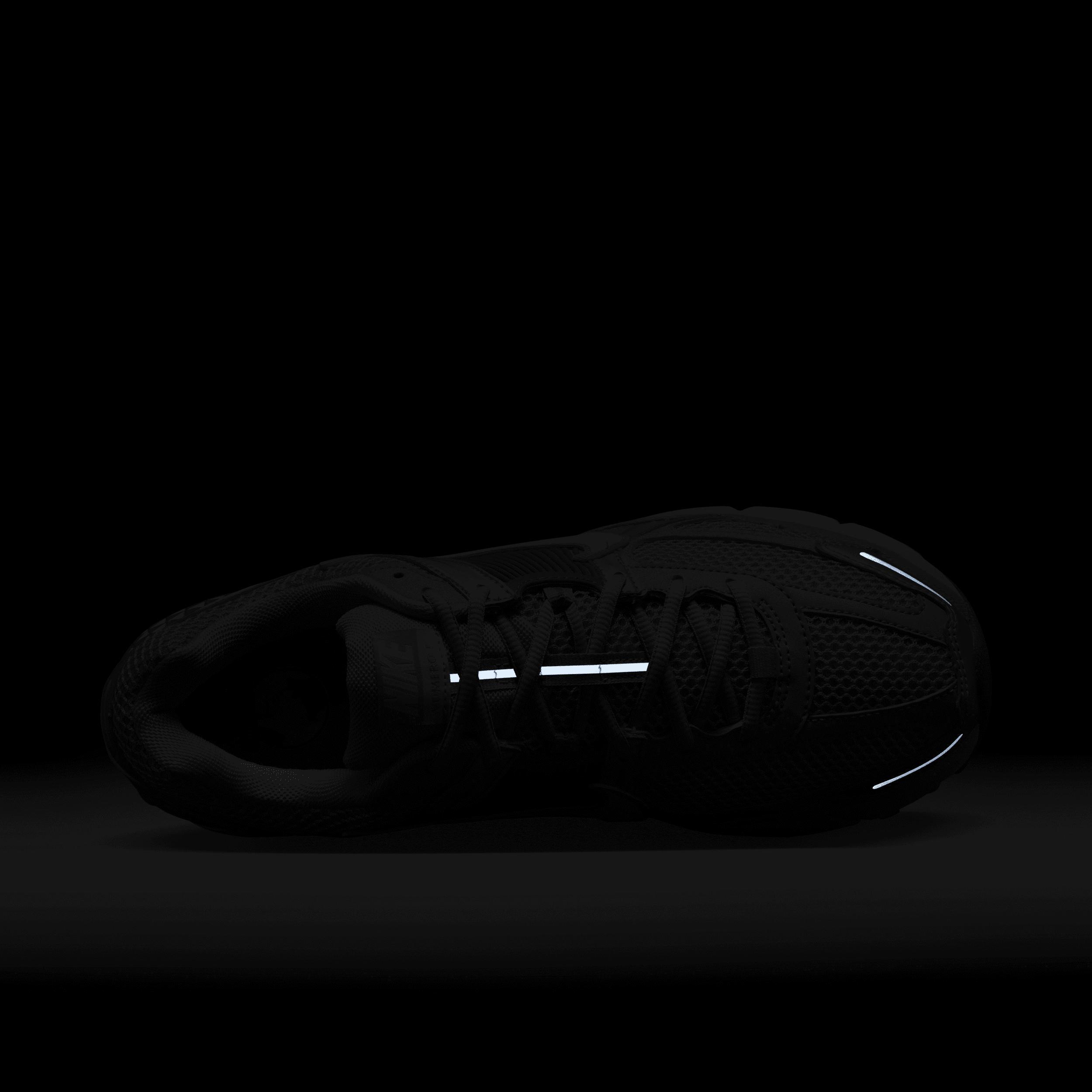 Nike Men's Zoom Vomero 5 Shoes Product Image