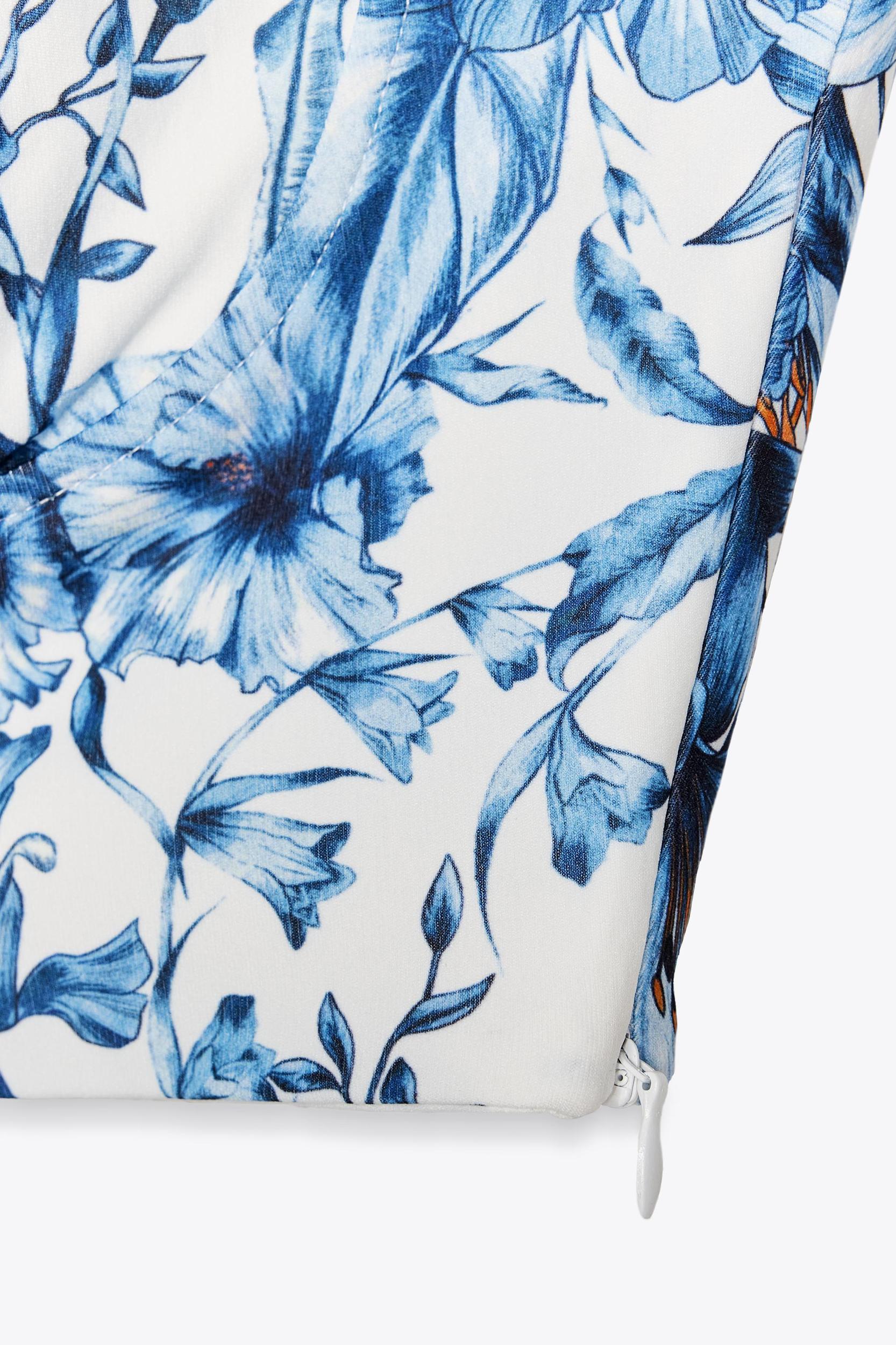 PRINTED CROP TOP Product Image