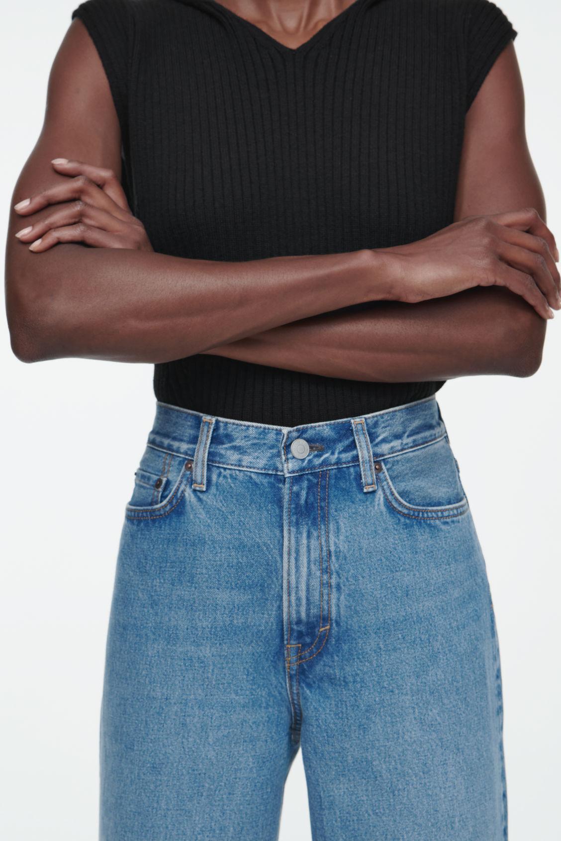 ARCH TAPERED JEANS Product Image