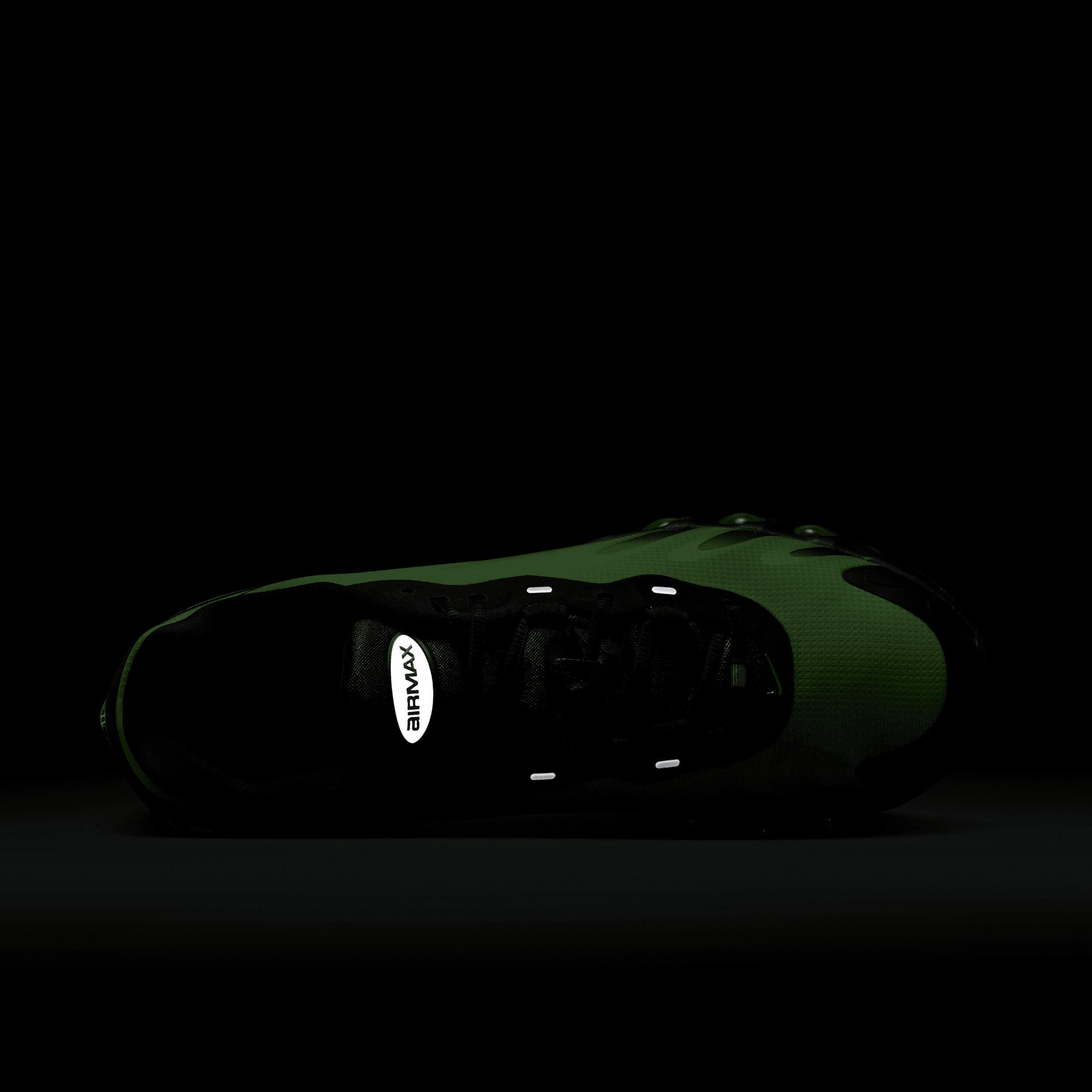 Nike Men's Air Max Dn8 Shoes Product Image