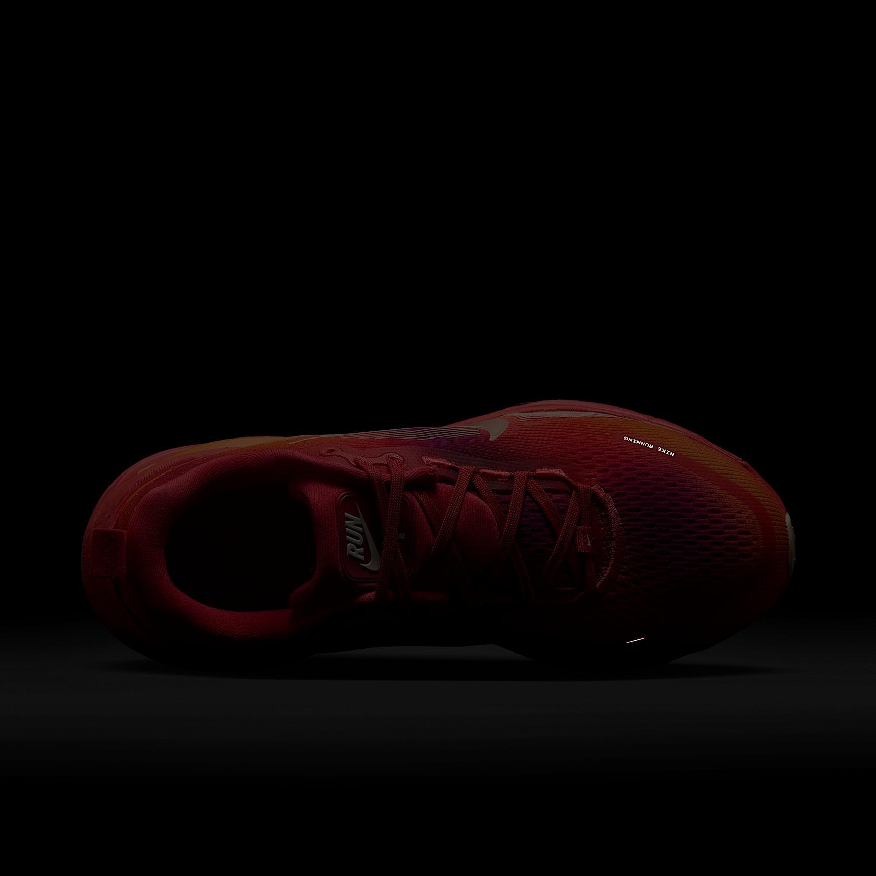 Nike Vomero 18 SE Women's Road Running Shoes Product Image
