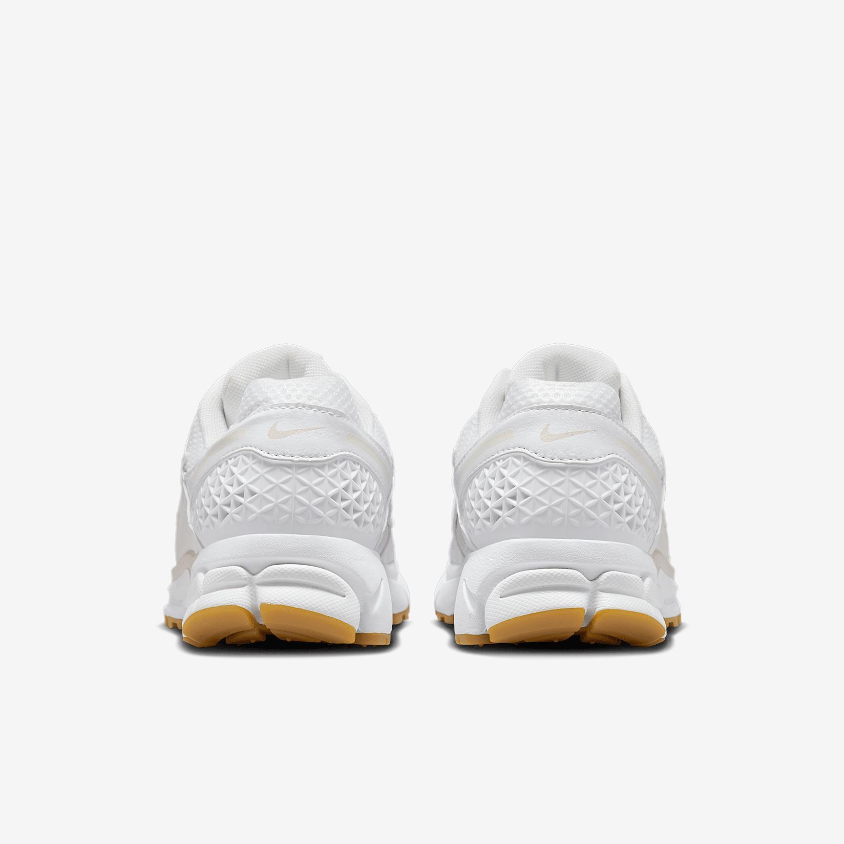 Nike Women's Zoom Vomero 5 Shoes Product Image