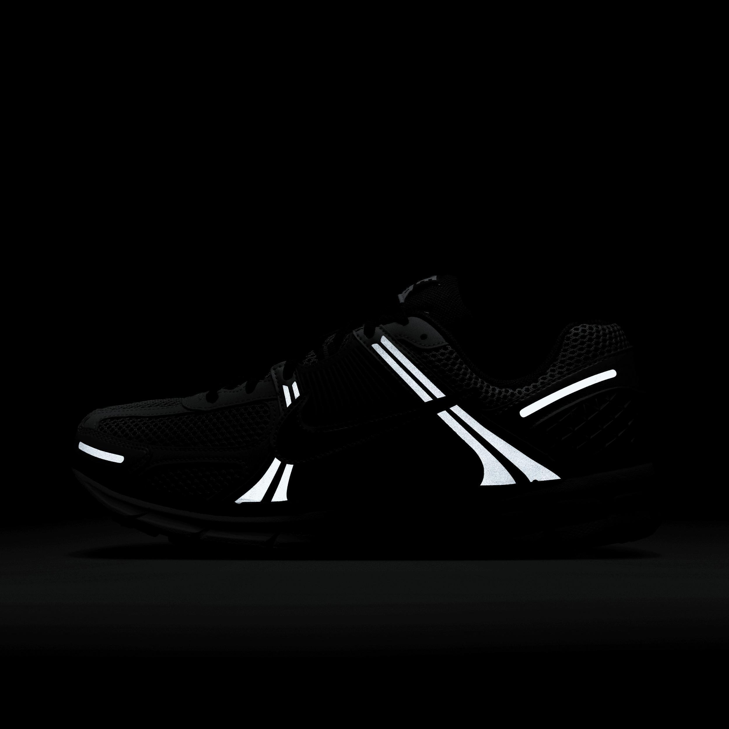 Nike Men's Zoom Vomero 5 Shoes Product Image