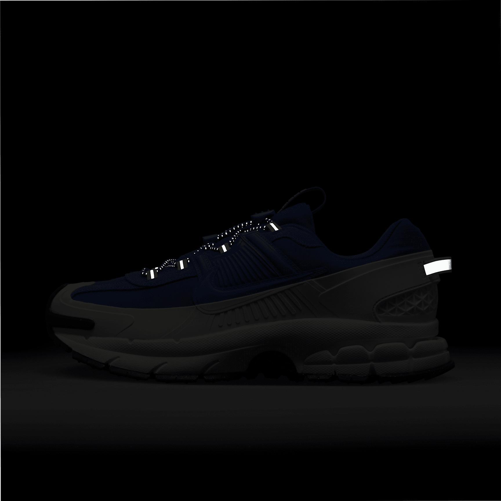 Nike Men's Zoom Vomero Roam Winterized Shoes Product Image