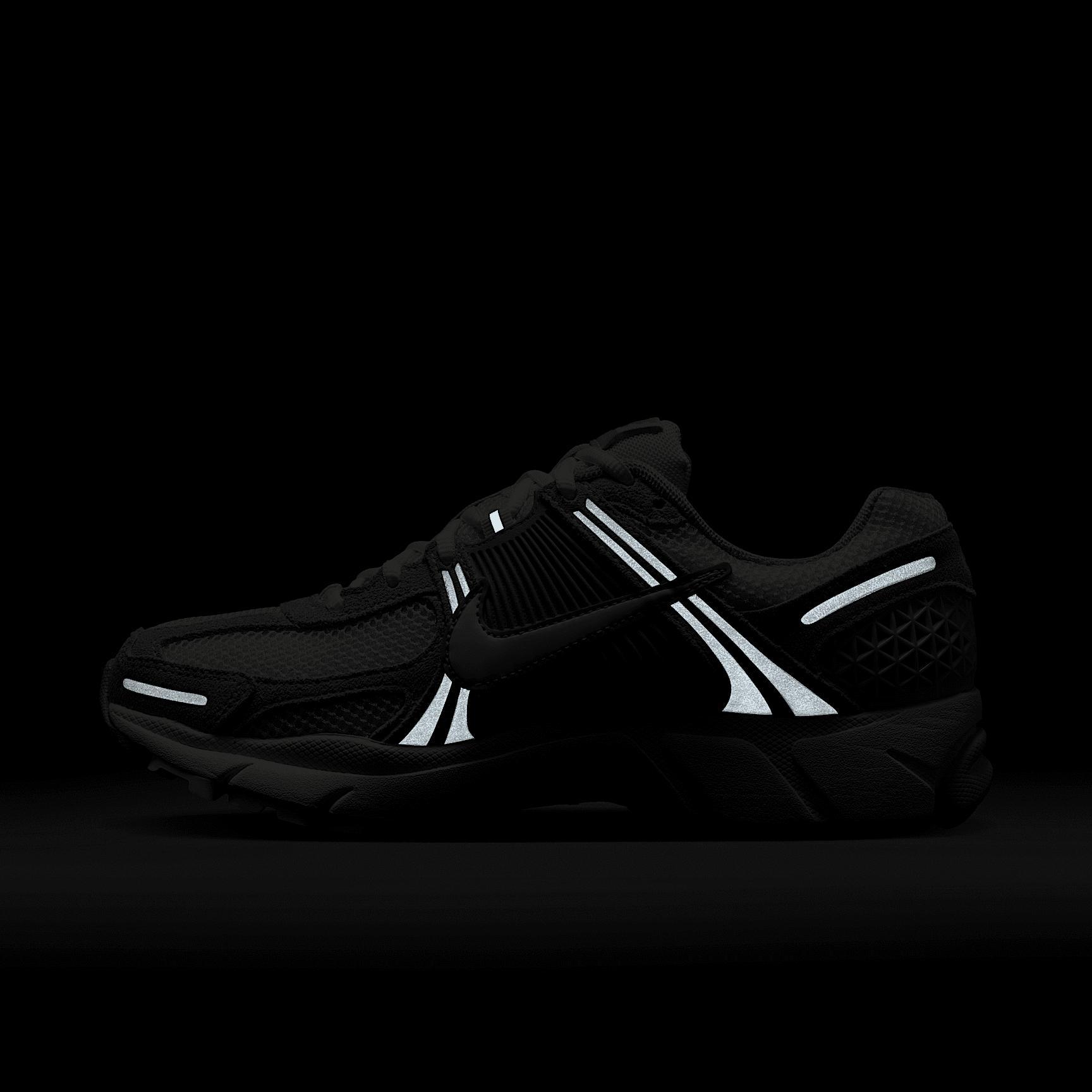 Nike Women's Zoom Vomero Shoes Product Image