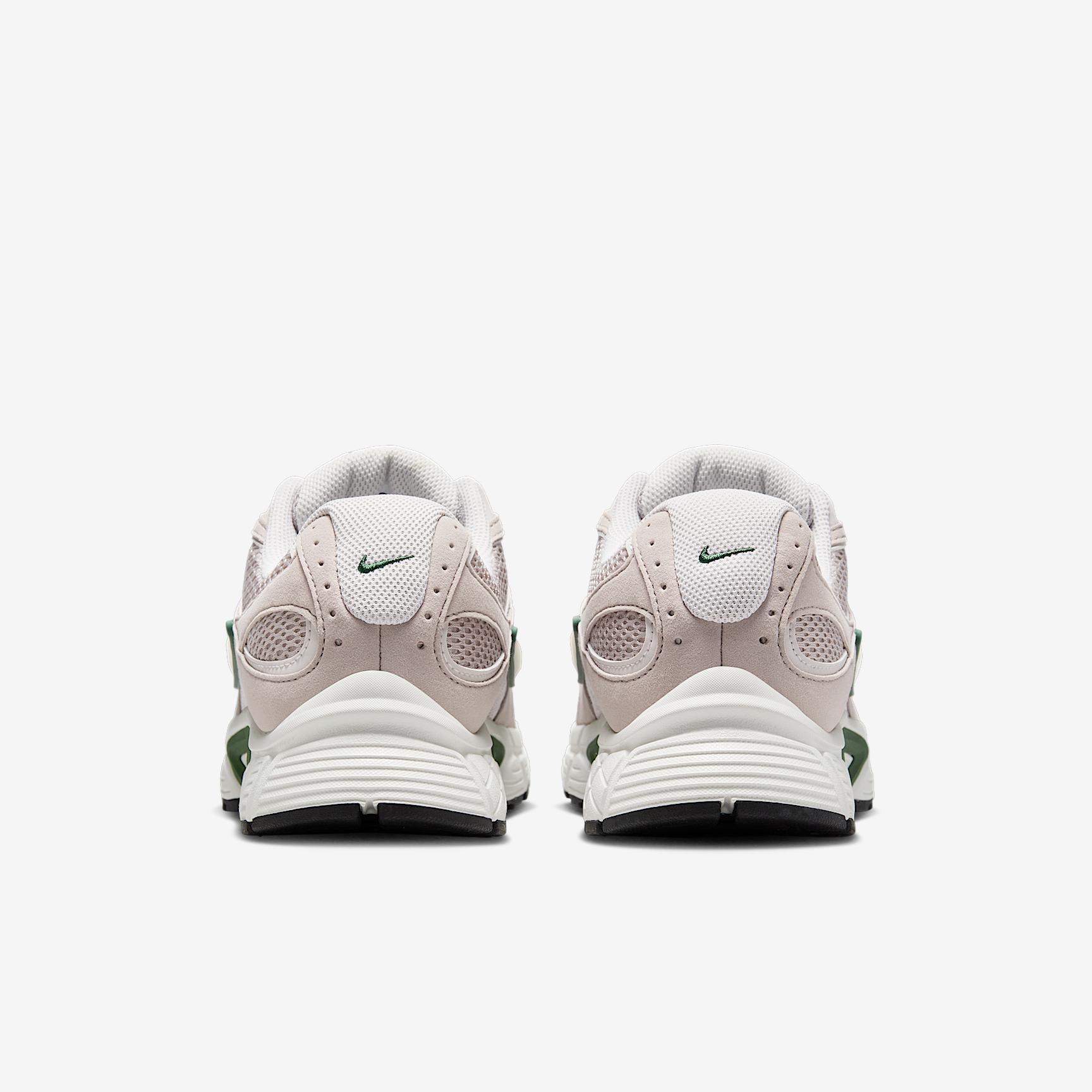 Nike Men's V5 RNR Shoes Product Image