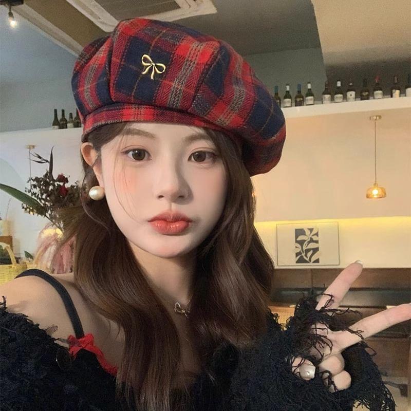 Bow Plaid Beret Hat Product Image