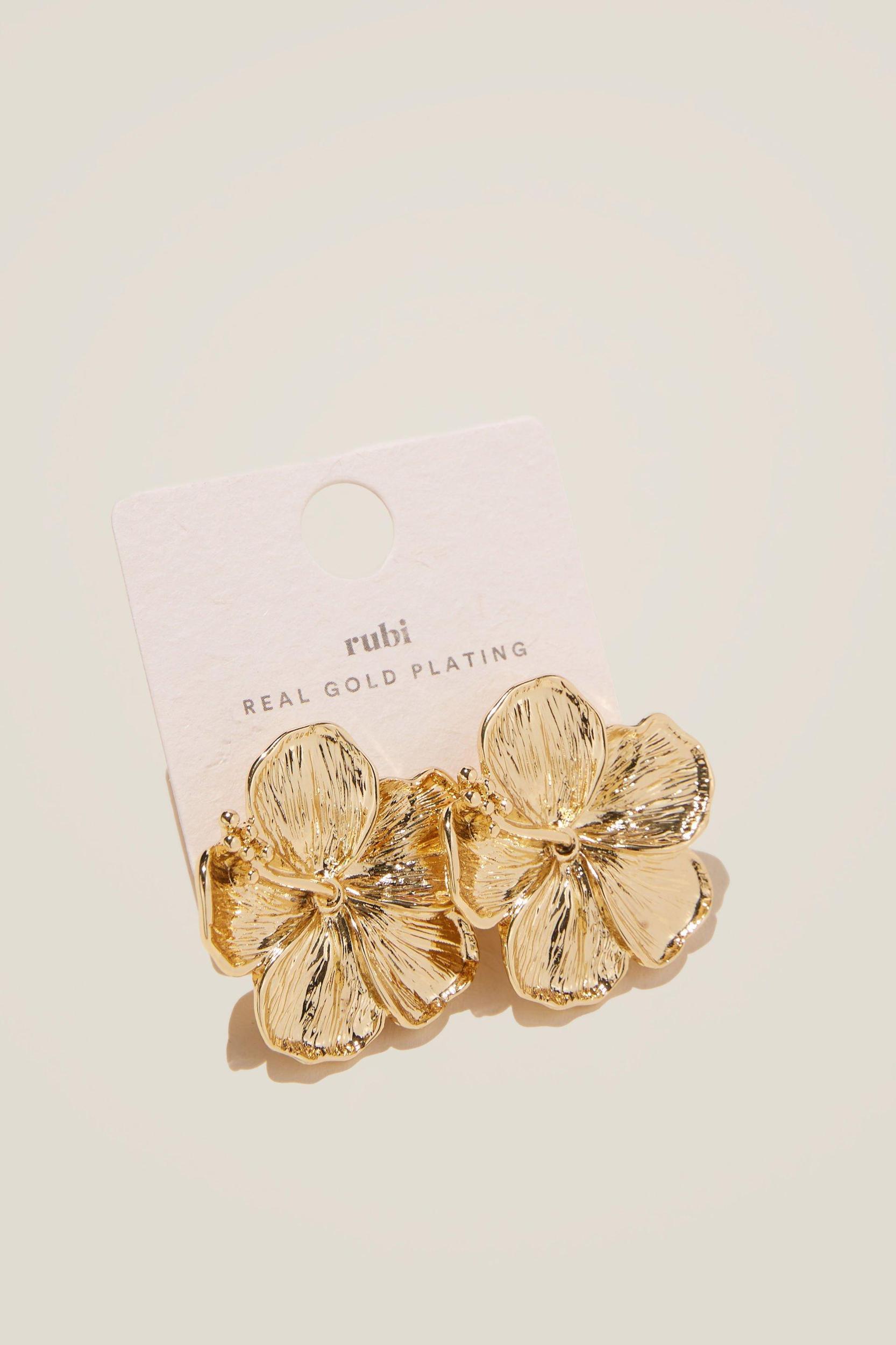 Mid Charm Earring Product Image