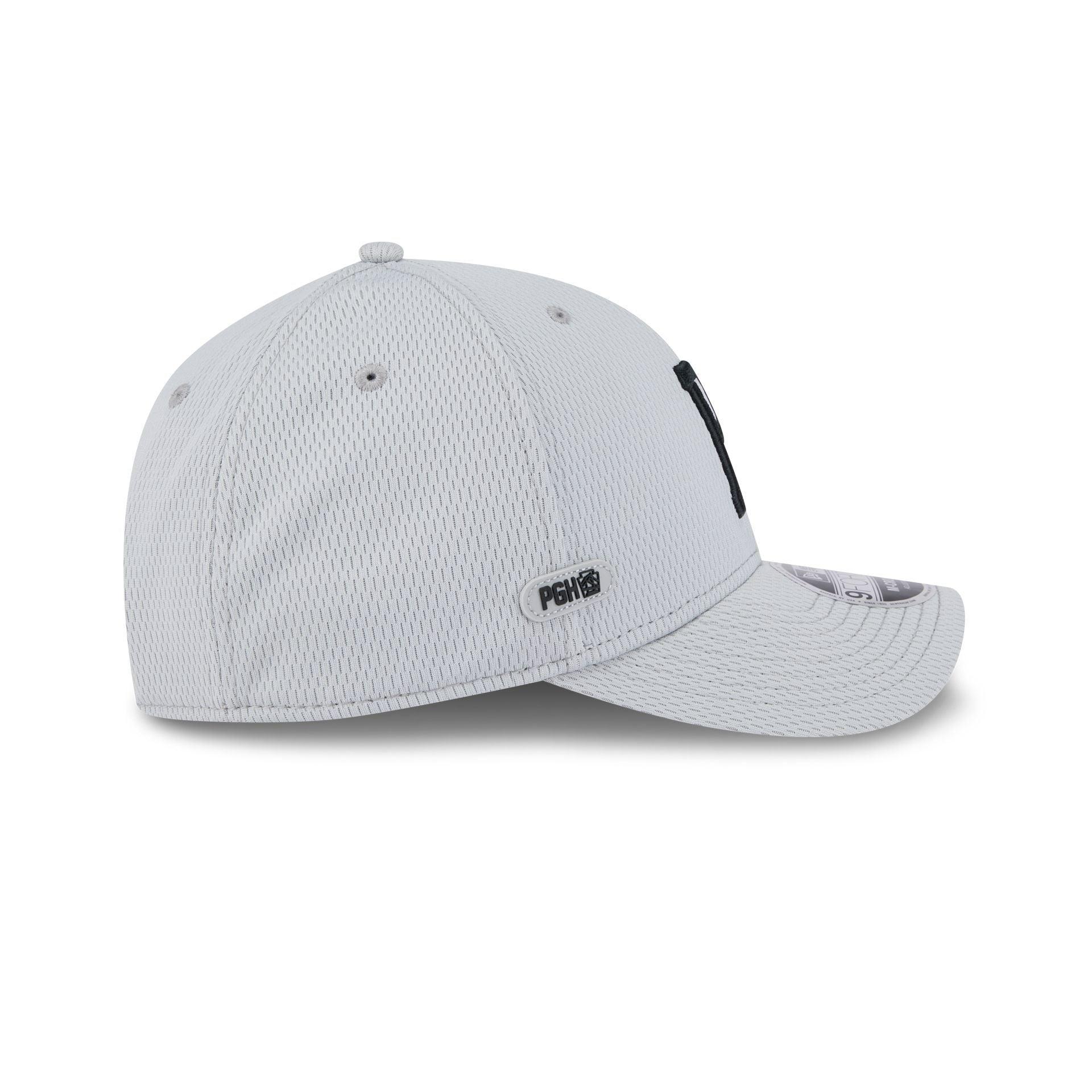 Pittsburgh Pirates 2025 Clubhouse Gray 9FORTY M-Crown Snapback Hat Male Product Image