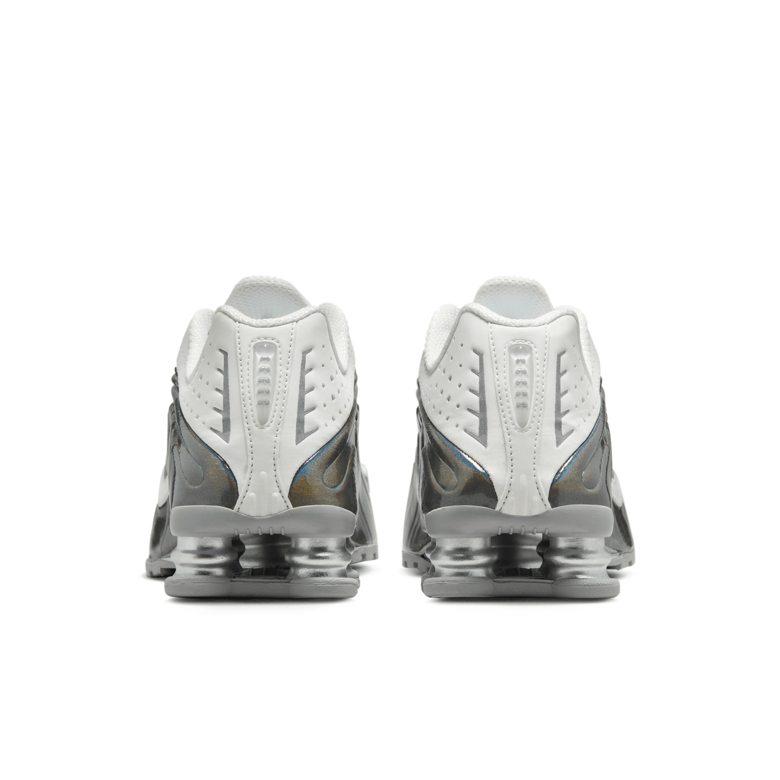 Nike Women's Shox R4 Shoes Product Image