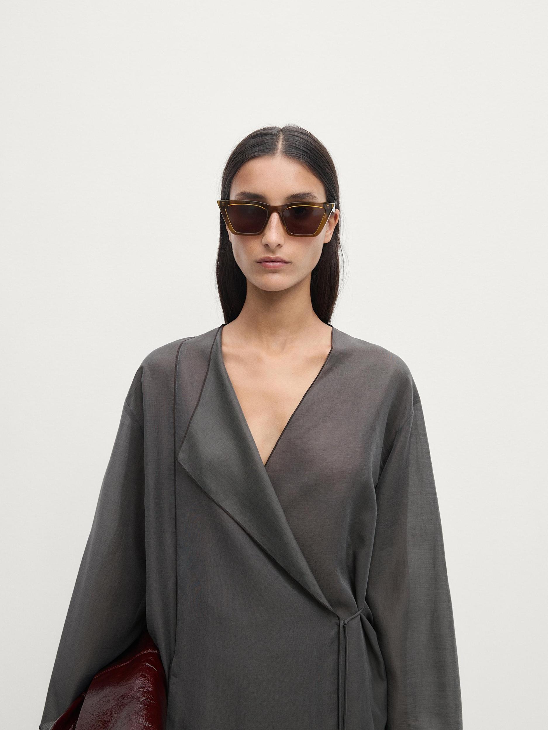 Flowing kimono with tie detail Product Image