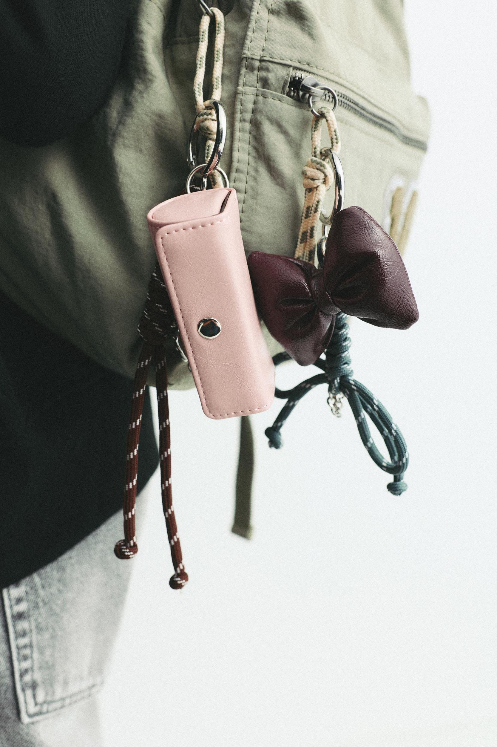 Bow charm Product Image