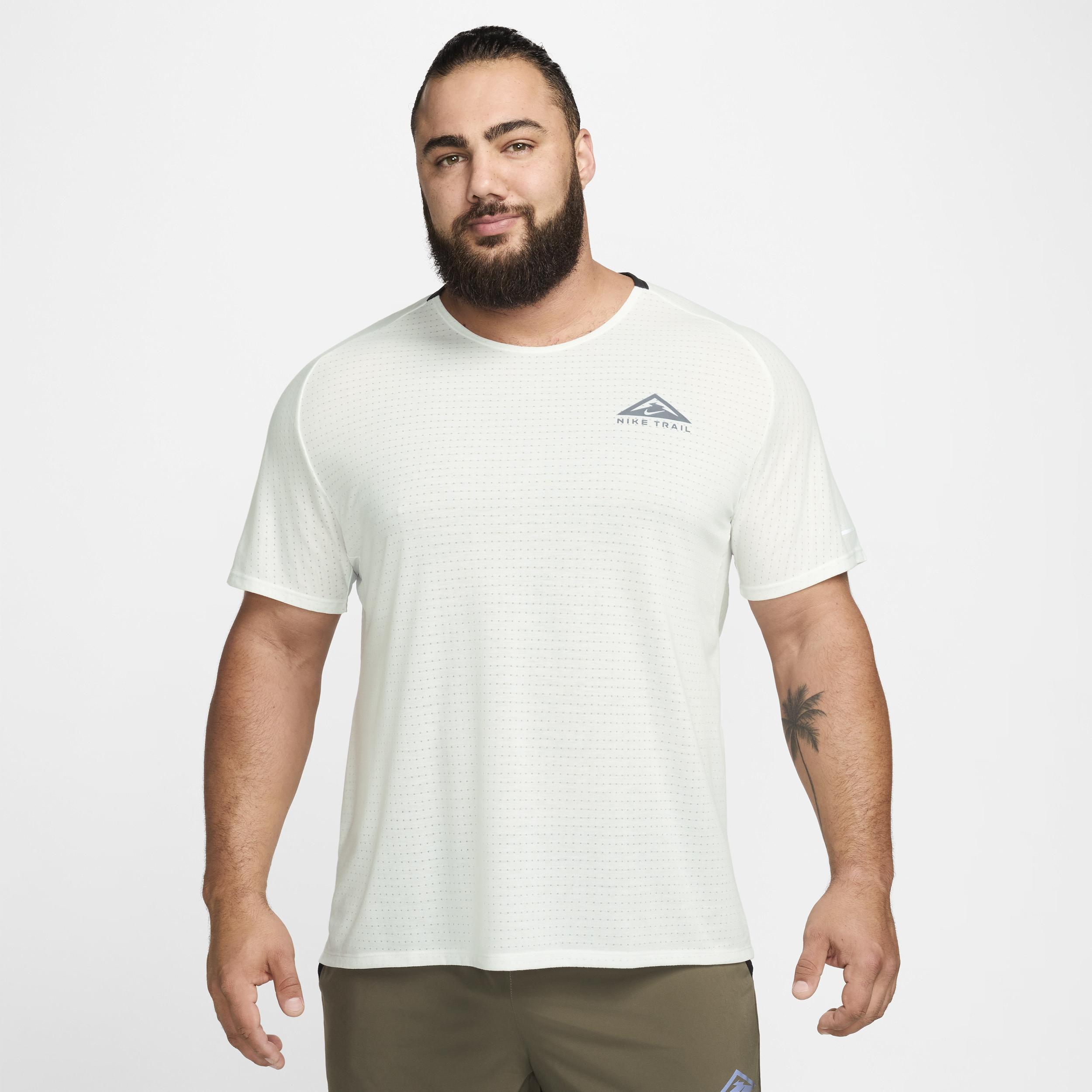 Nike Men's Trail Solar Chase Dri-FIT Short-Sleeve Running Top Product Image